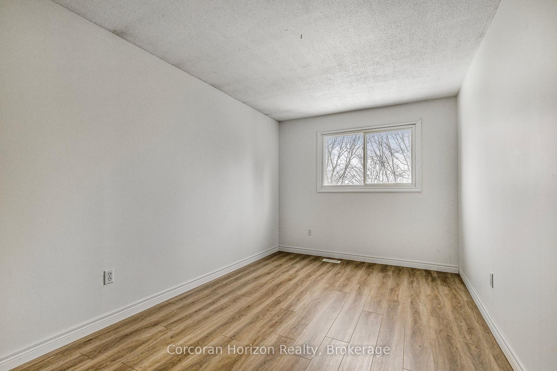 Photo 27 of 28 Fox Run, Barrie, Letitia Heights — HOMEH