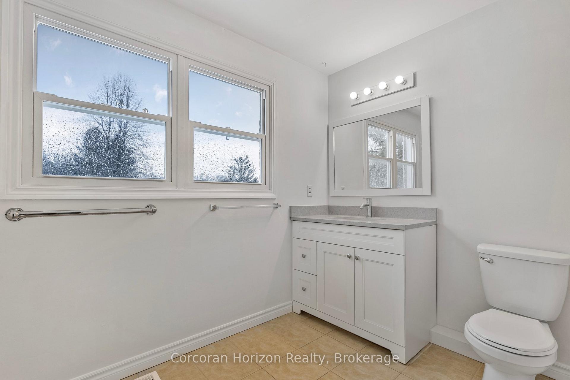 Photo 31 of 28 Fox Run, Barrie, Letitia Heights — HOMEH