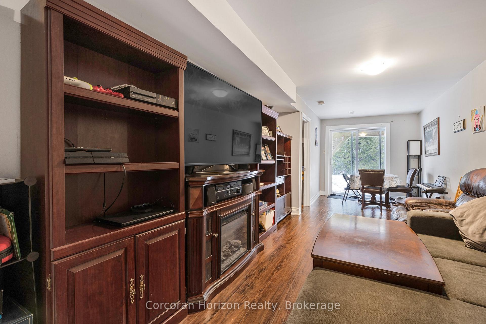 Photo 37 of 28 Fox Run, Barrie, Letitia Heights — HOMEH