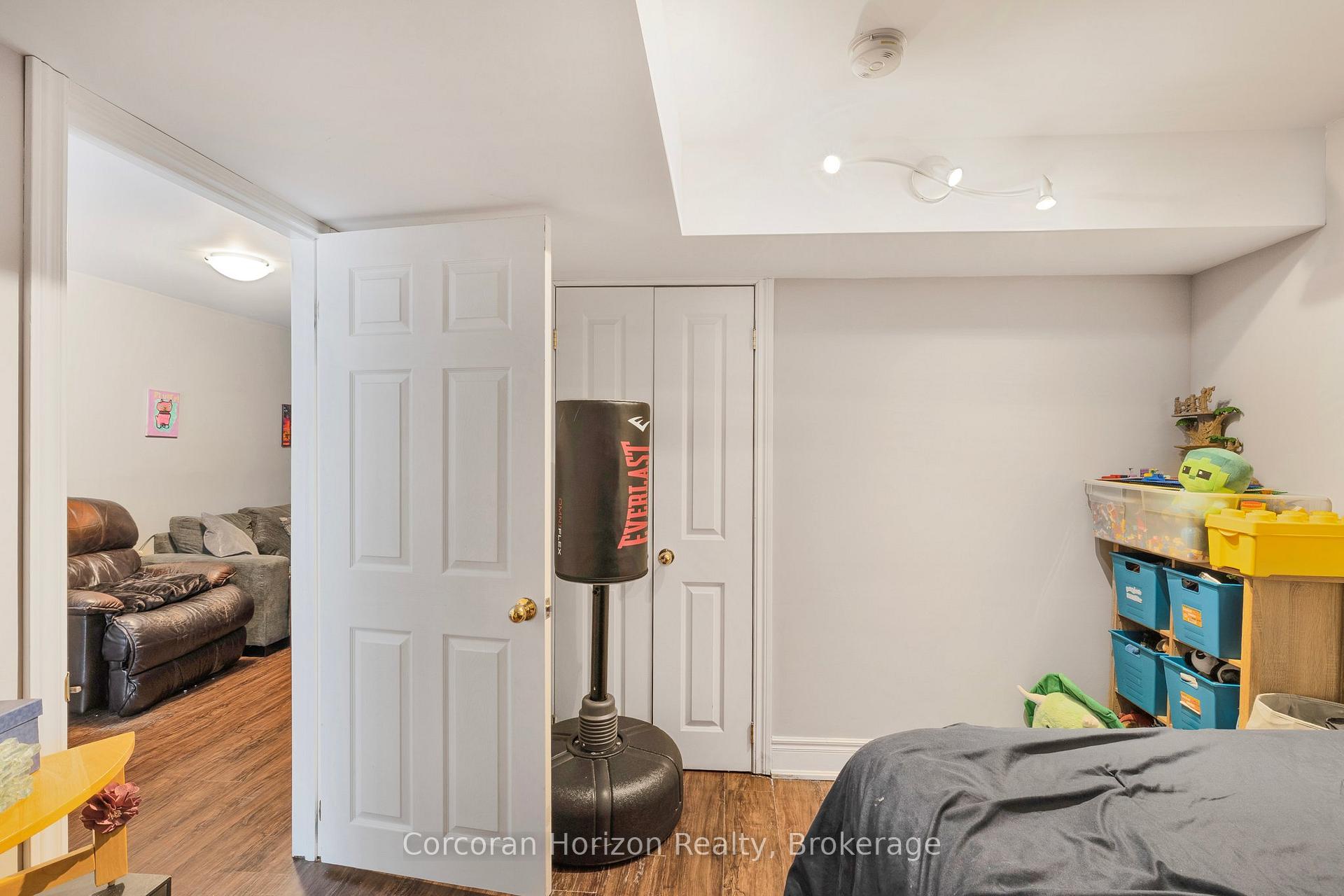 Photo 41 of 28 Fox Run, Barrie, Letitia Heights — HOMEH