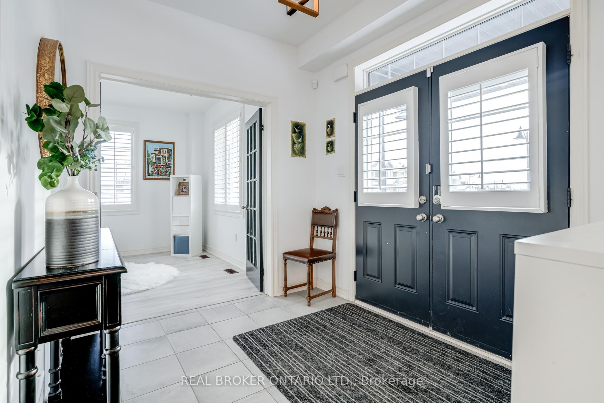 Photo 3 of 301 Humphrey Street, Hamilton, Waterdown — HOMEH