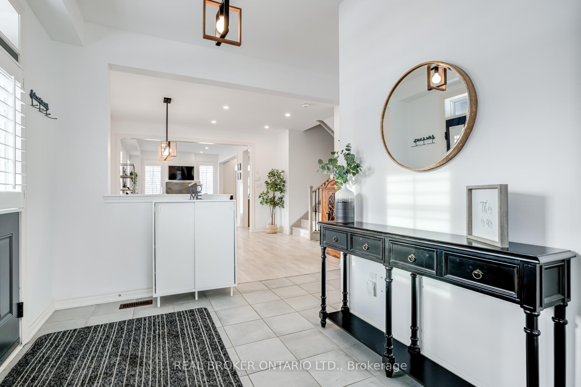 Photo 4 of 301 Humphrey Street, Hamilton, Waterdown — HOMEH