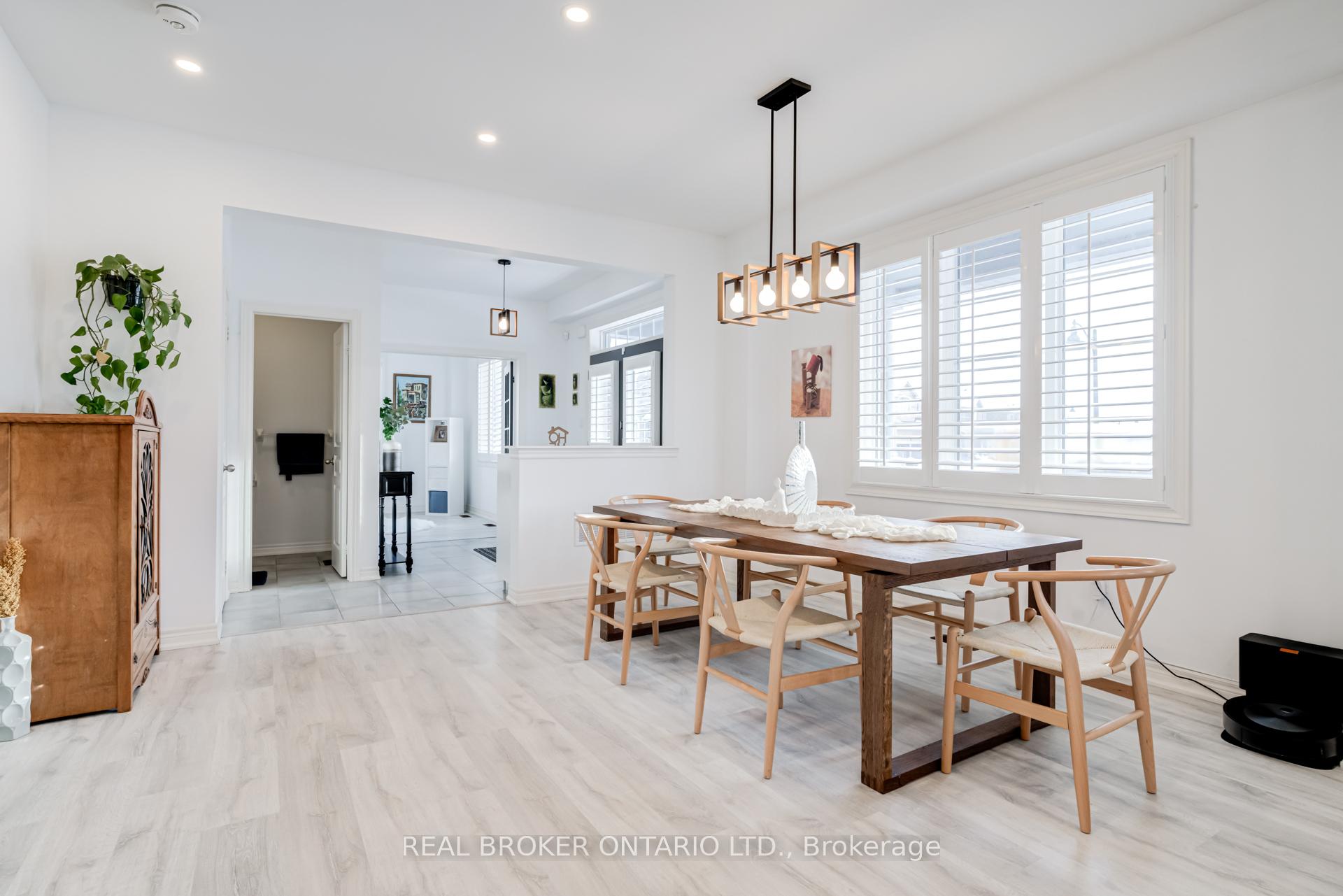 Photo 5 of 301 Humphrey Street, Hamilton, Waterdown — HOMEH