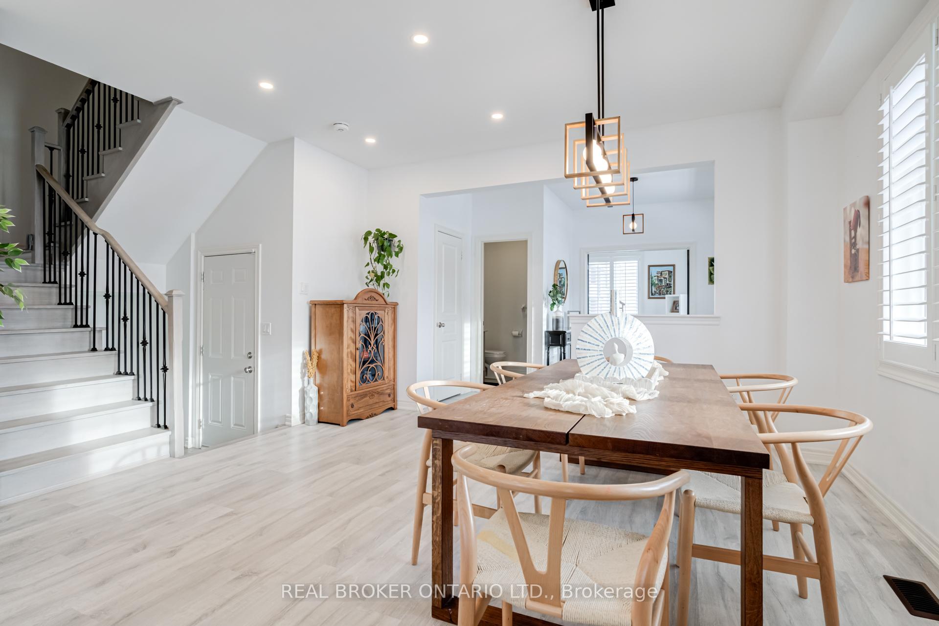 Photo 6 of 301 Humphrey Street, Hamilton, Waterdown — HOMEH
