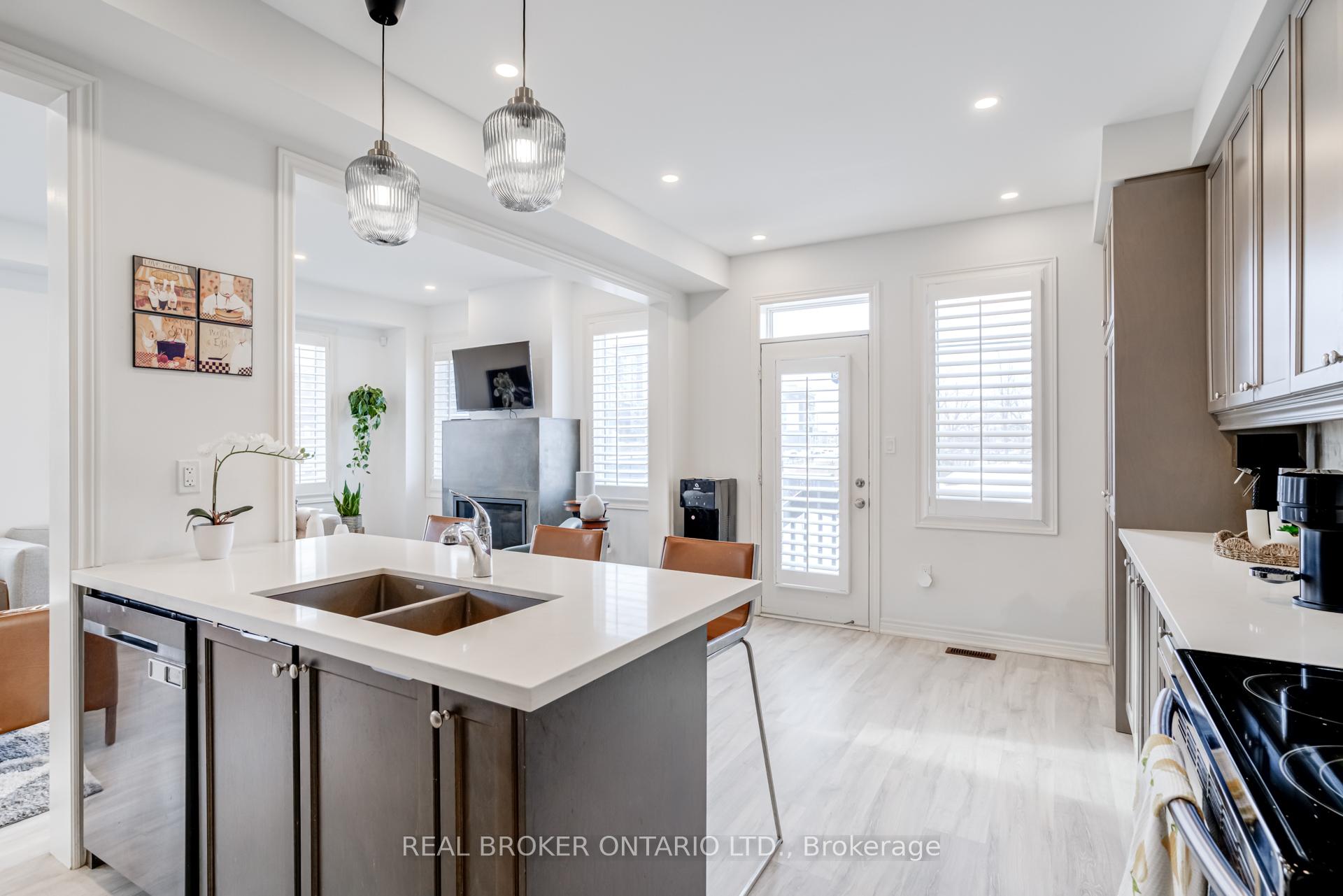 Photo 12 of 301 Humphrey Street, Hamilton, Waterdown — HOMEH
