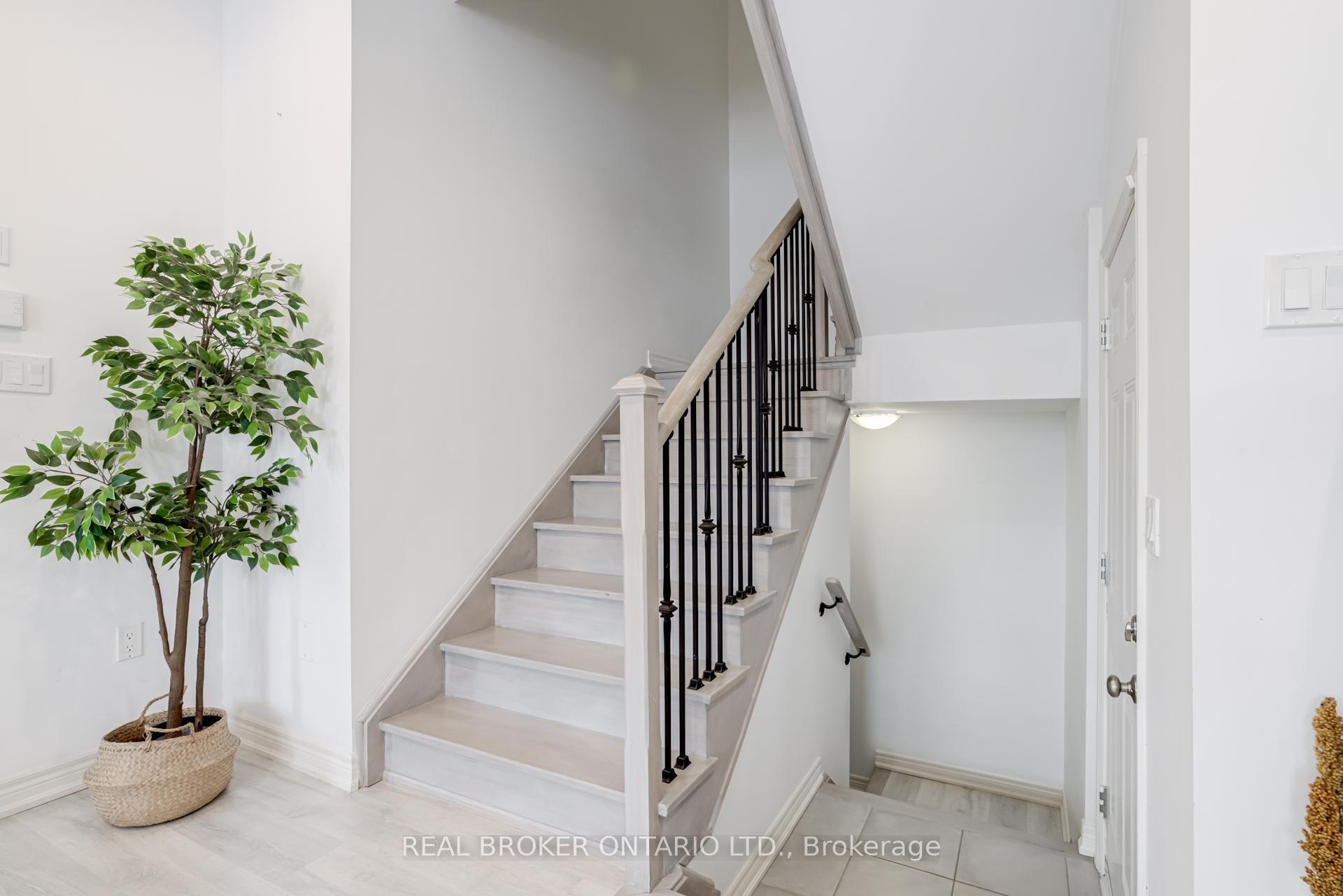 Photo 15 of 301 Humphrey Street, Hamilton, Waterdown — HOMEH