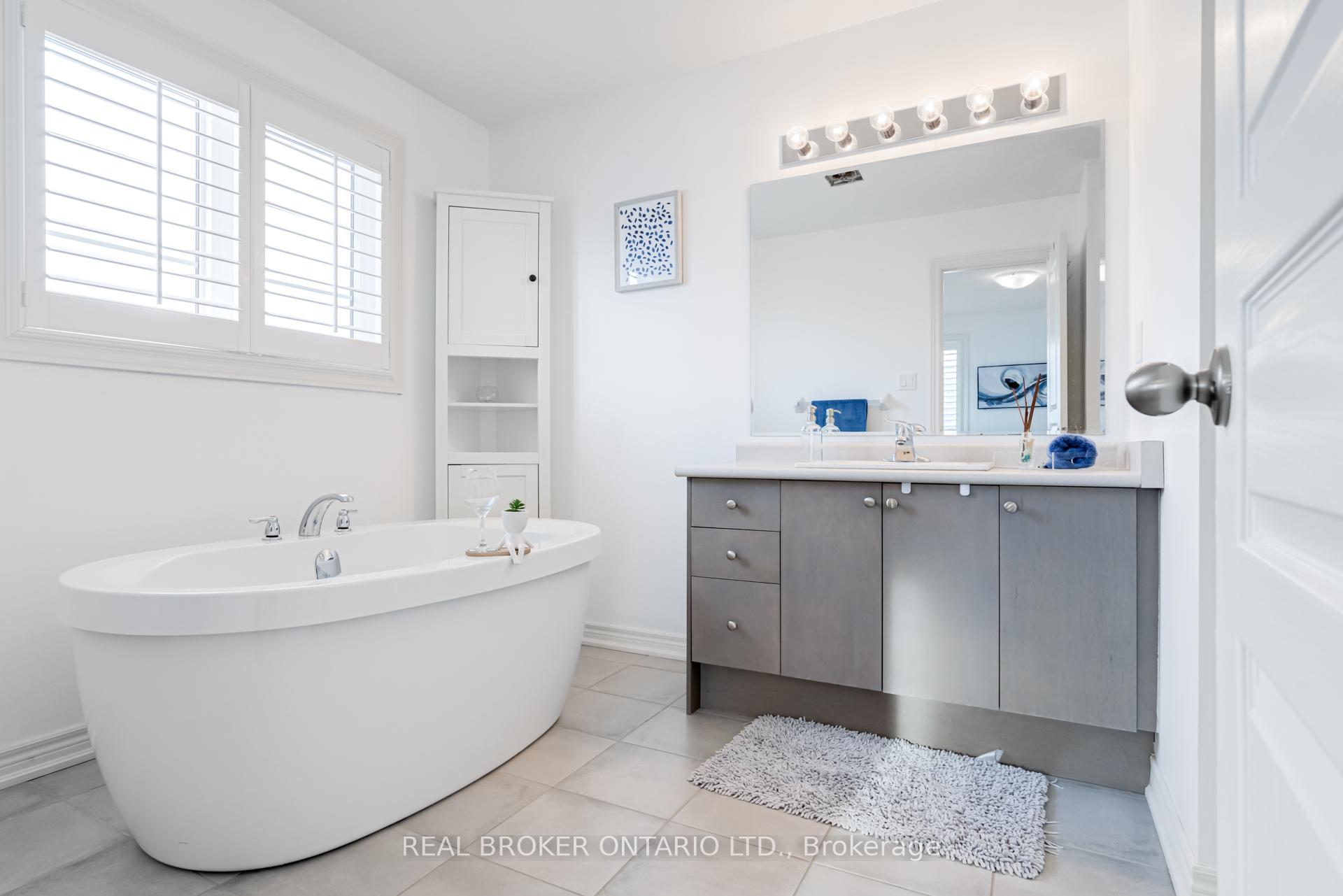 Photo 17 of 301 Humphrey Street, Hamilton, Waterdown — HOMEH
