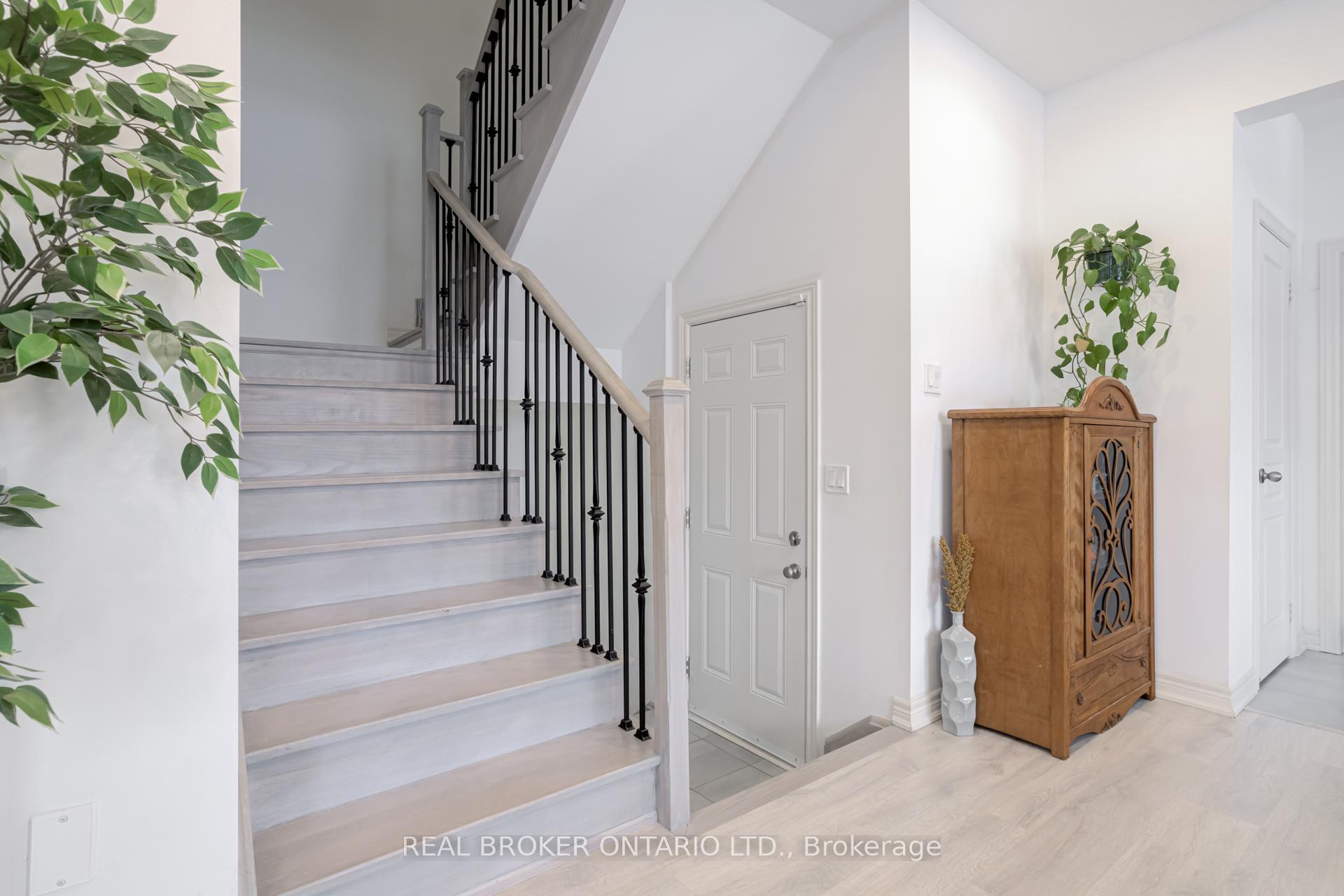 Photo 23 of 301 Humphrey Street, Hamilton, Waterdown — HOMEH