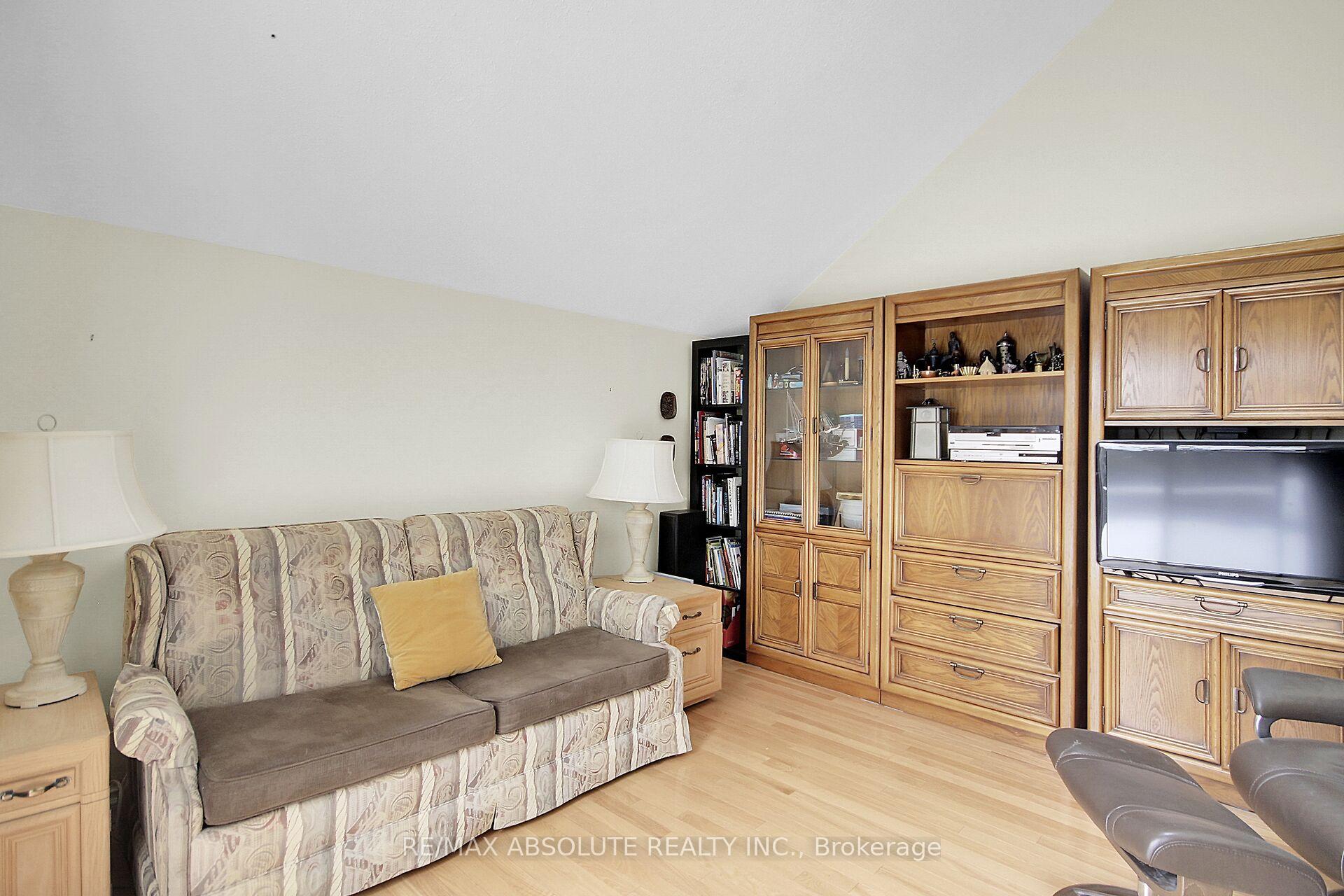 Photo 22 of 13 Melville Drive, Ottawa, Barrhaven - Pheasant Run — HOMEH
