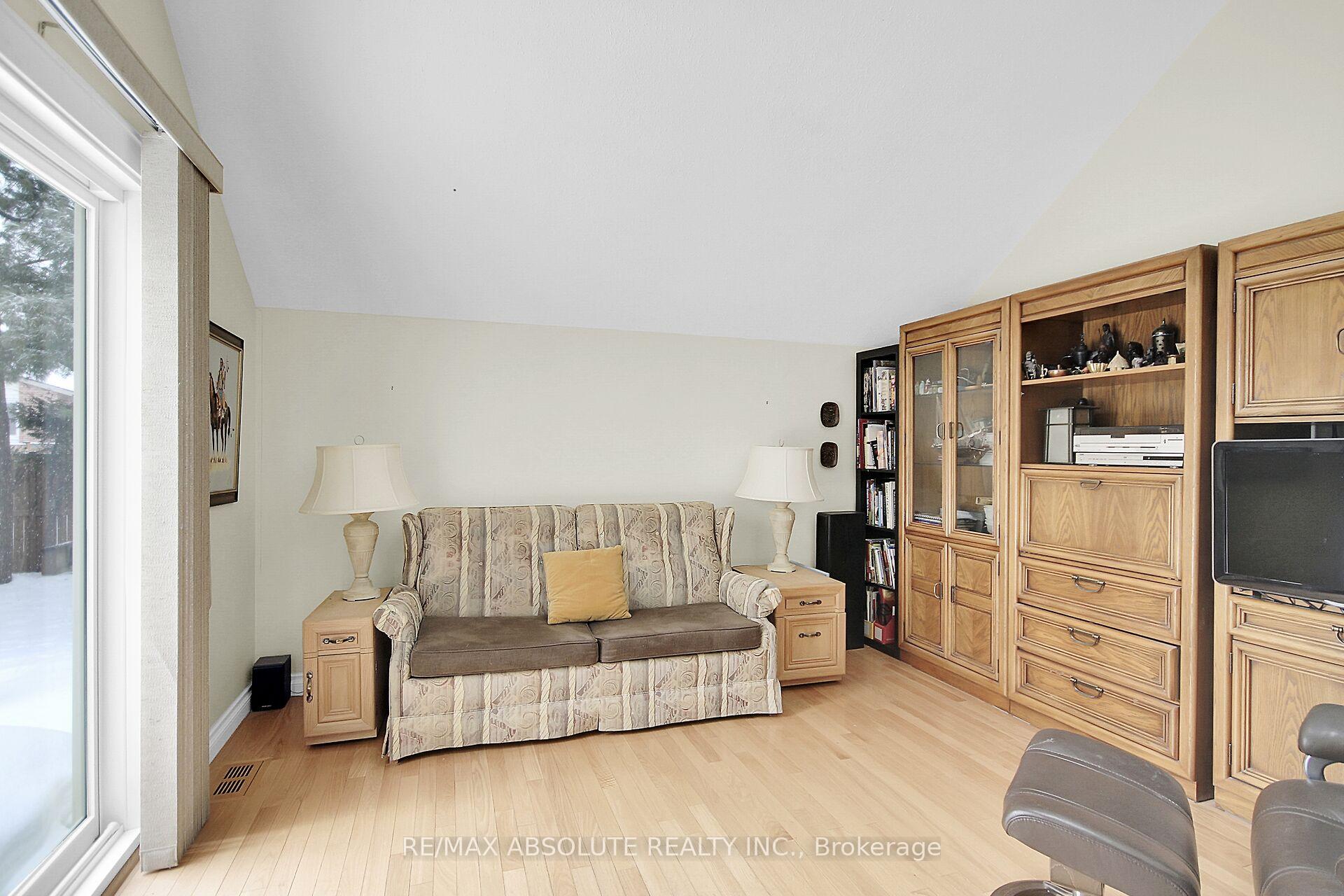 Photo 23 of 13 Melville Drive, Ottawa, Barrhaven - Pheasant Run — HOMEH