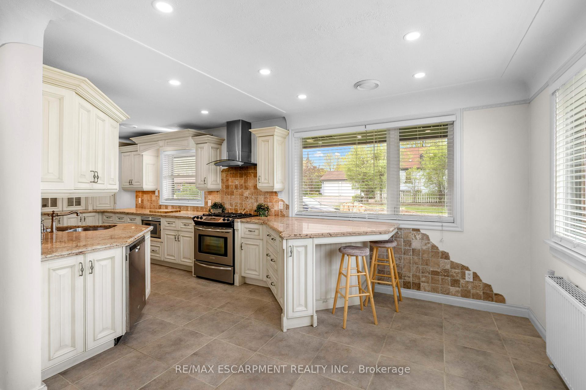 Photo 13 of 8 Northcliffe Avenue, Hamilton, Pleasant View — HOMEH