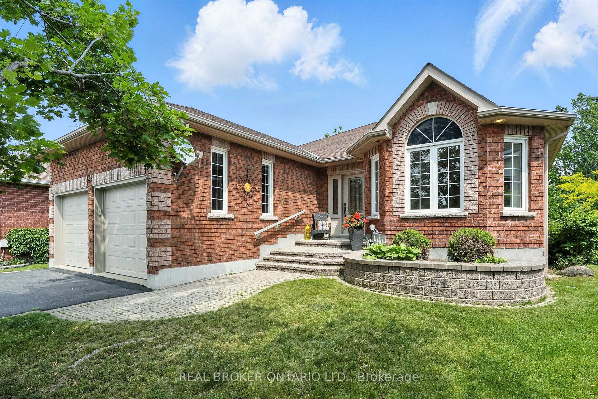 Photo 1 of 41 Emms Drive, Barrie, Holly — HOMEH