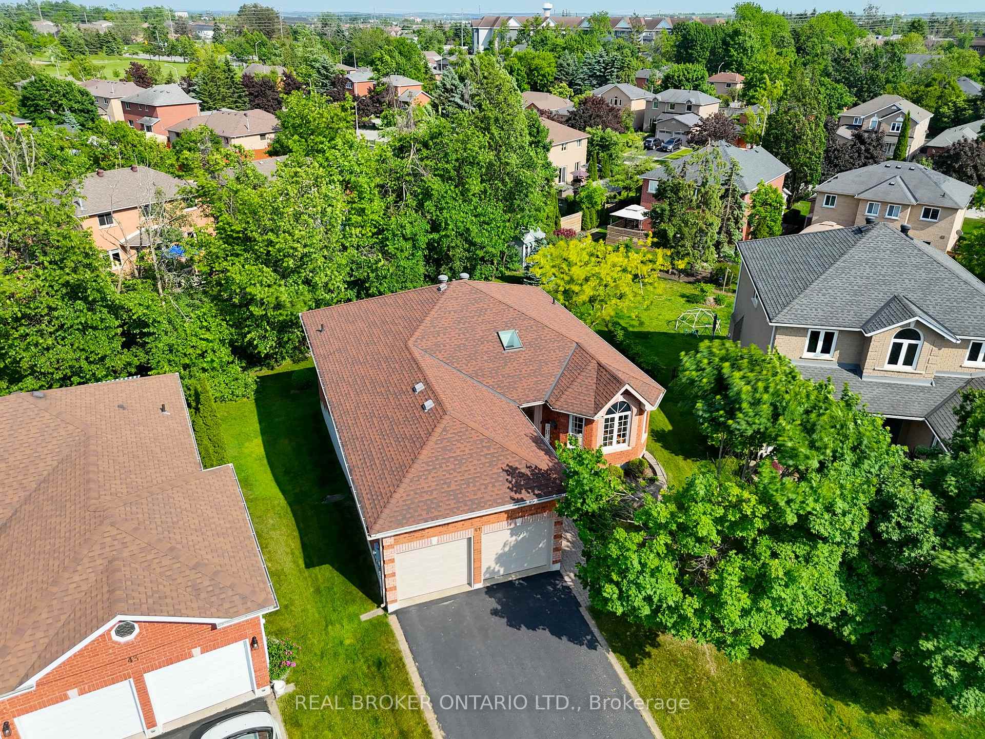 Photo 2 of 41 Emms Drive, Barrie, Holly — HOMEH