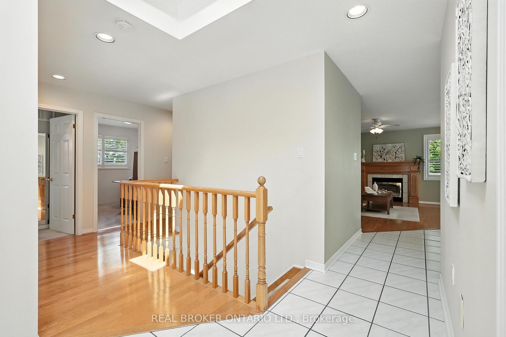 Photo 5 of 41 Emms Drive, Barrie, Holly — HOMEH