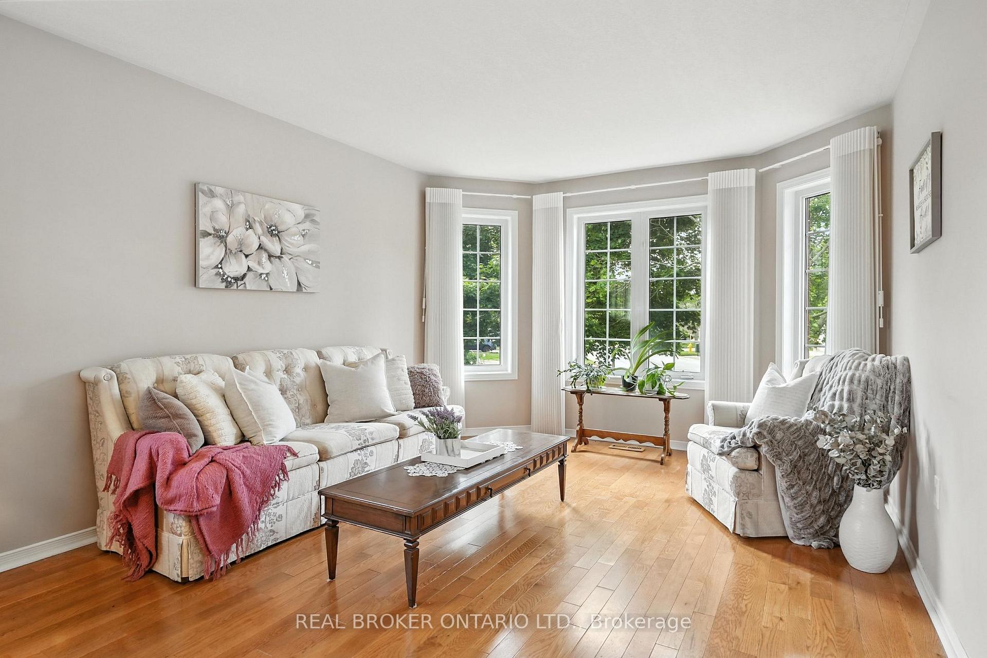Photo 6 of 41 Emms Drive, Barrie, Holly — HOMEH