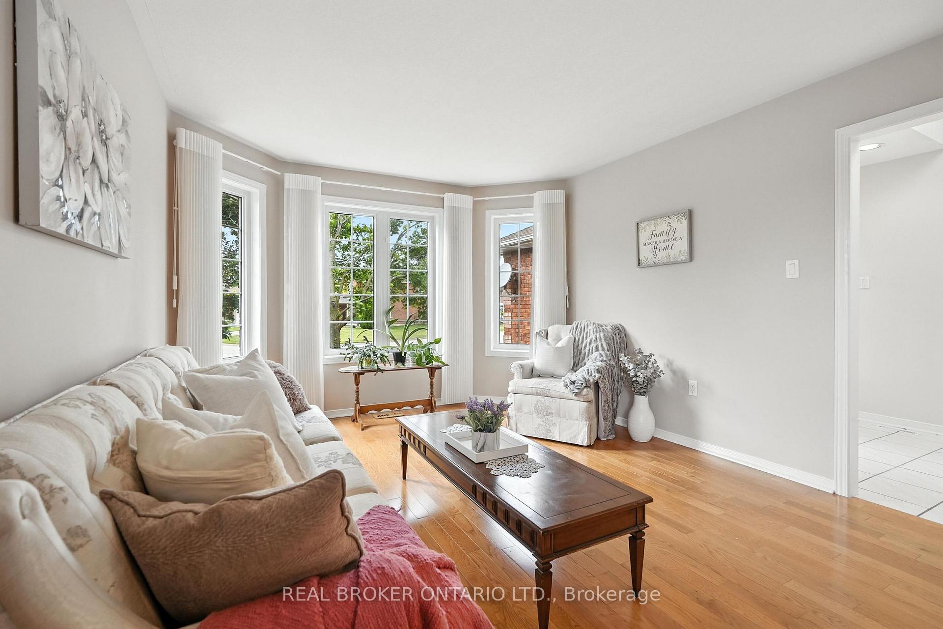 Photo 7 of 41 Emms Drive, Barrie, Holly — HOMEH