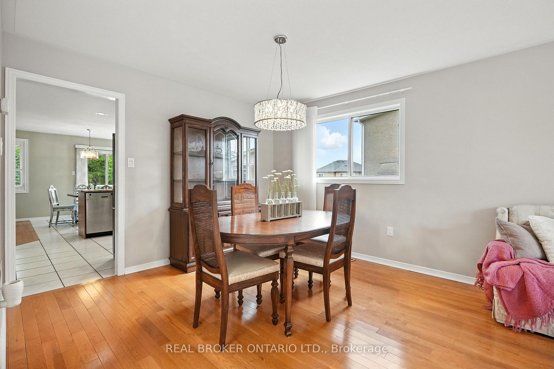 Photo 8 of 41 Emms Drive, Barrie, Holly — HOMEH