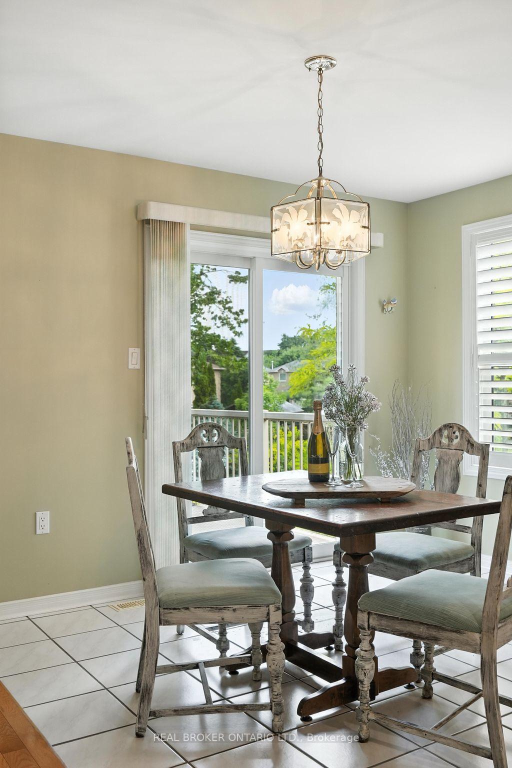 Photo 12 of 41 Emms Drive, Barrie, Holly — HOMEH