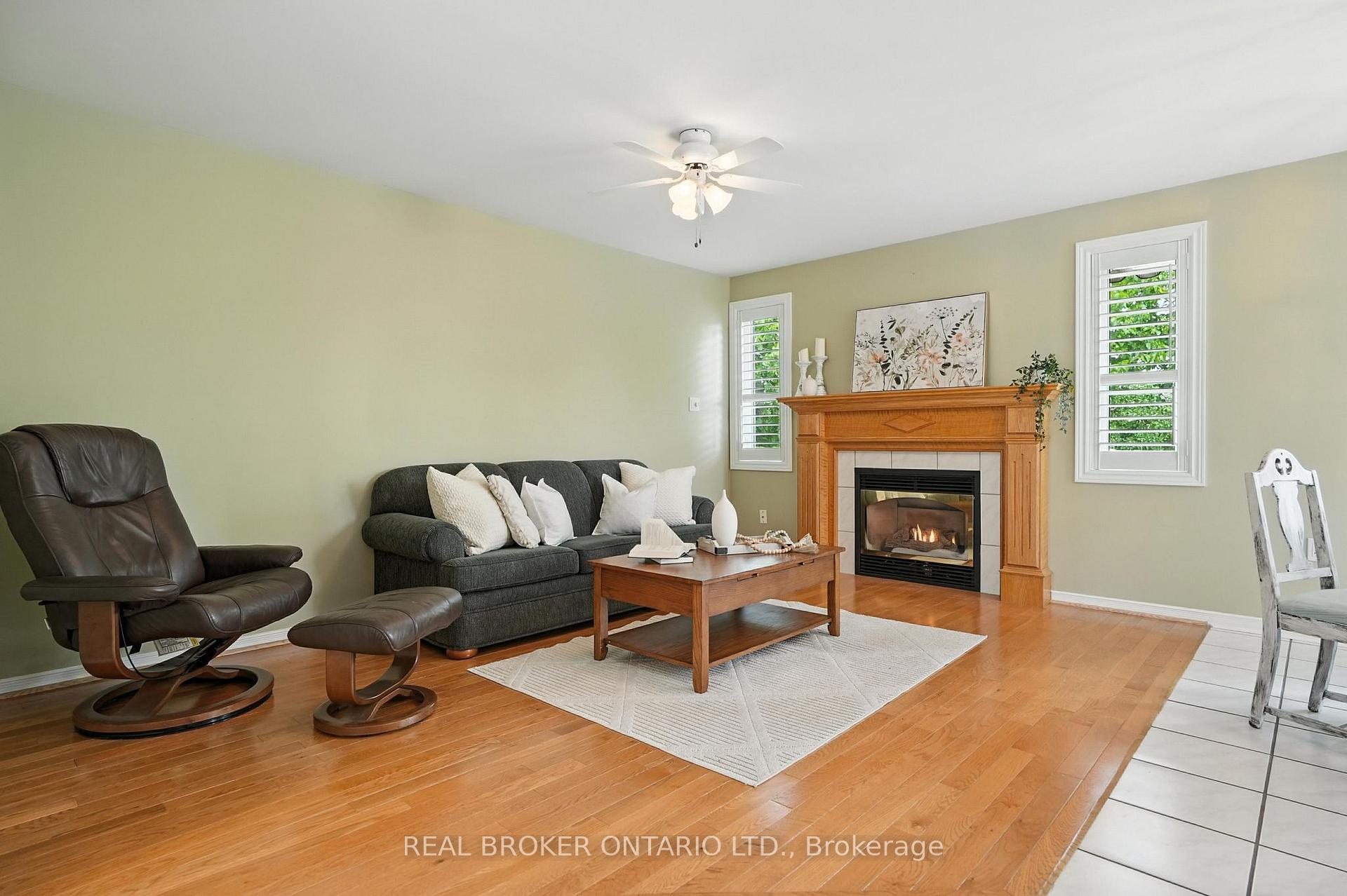 Photo 13 of 41 Emms Drive, Barrie, Holly — HOMEH