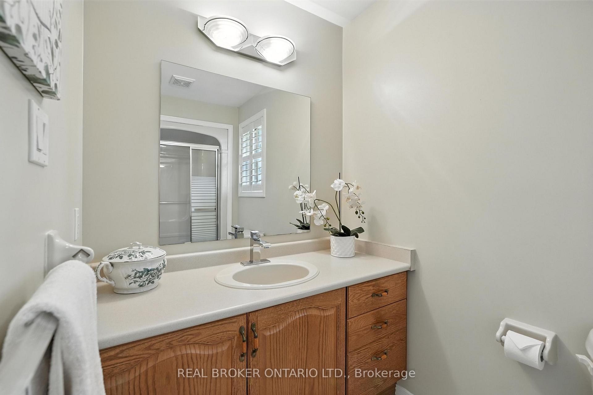 Photo 19 of 41 Emms Drive, Barrie, Holly — HOMEH
