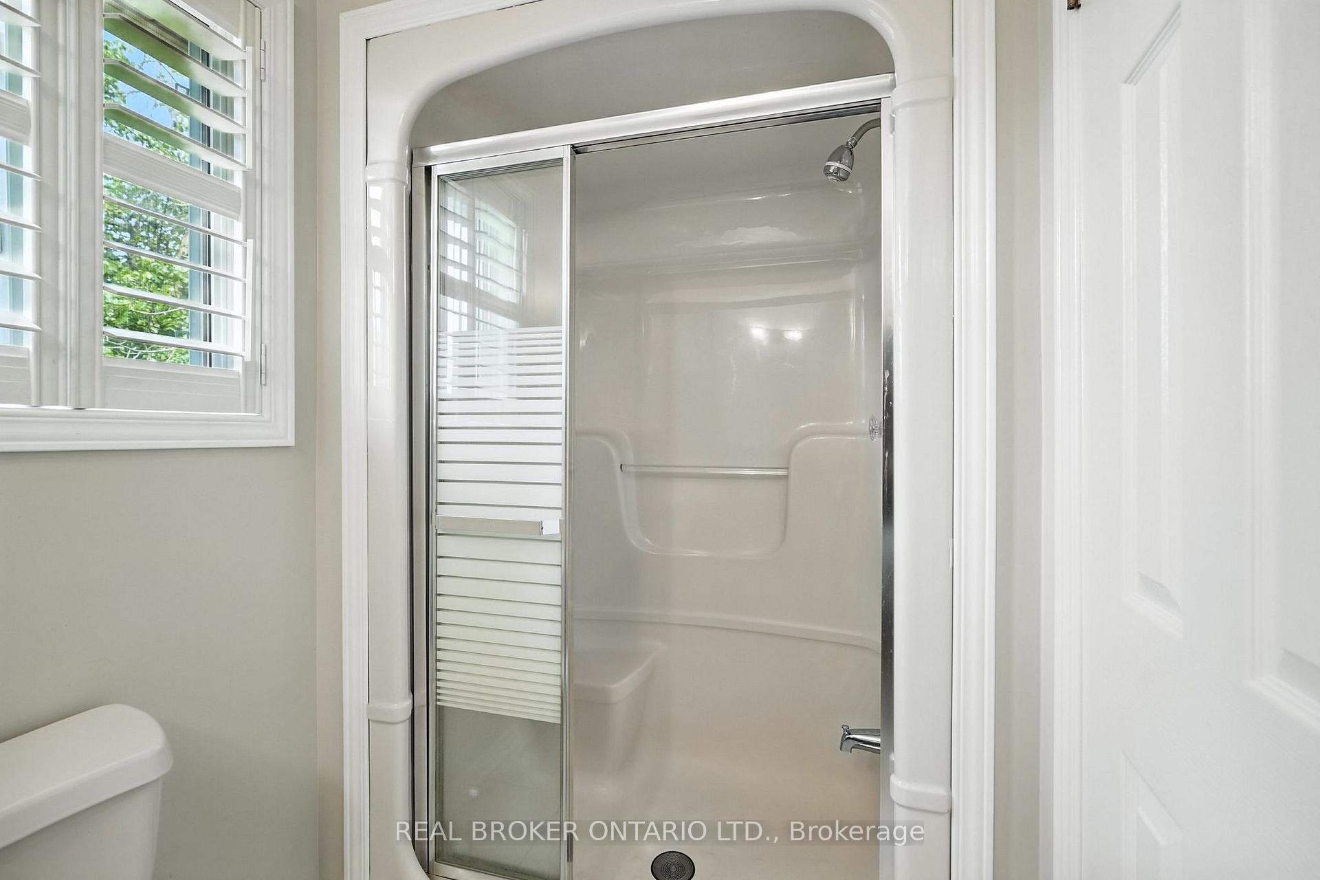 Photo 20 of 41 Emms Drive, Barrie, Holly — HOMEH