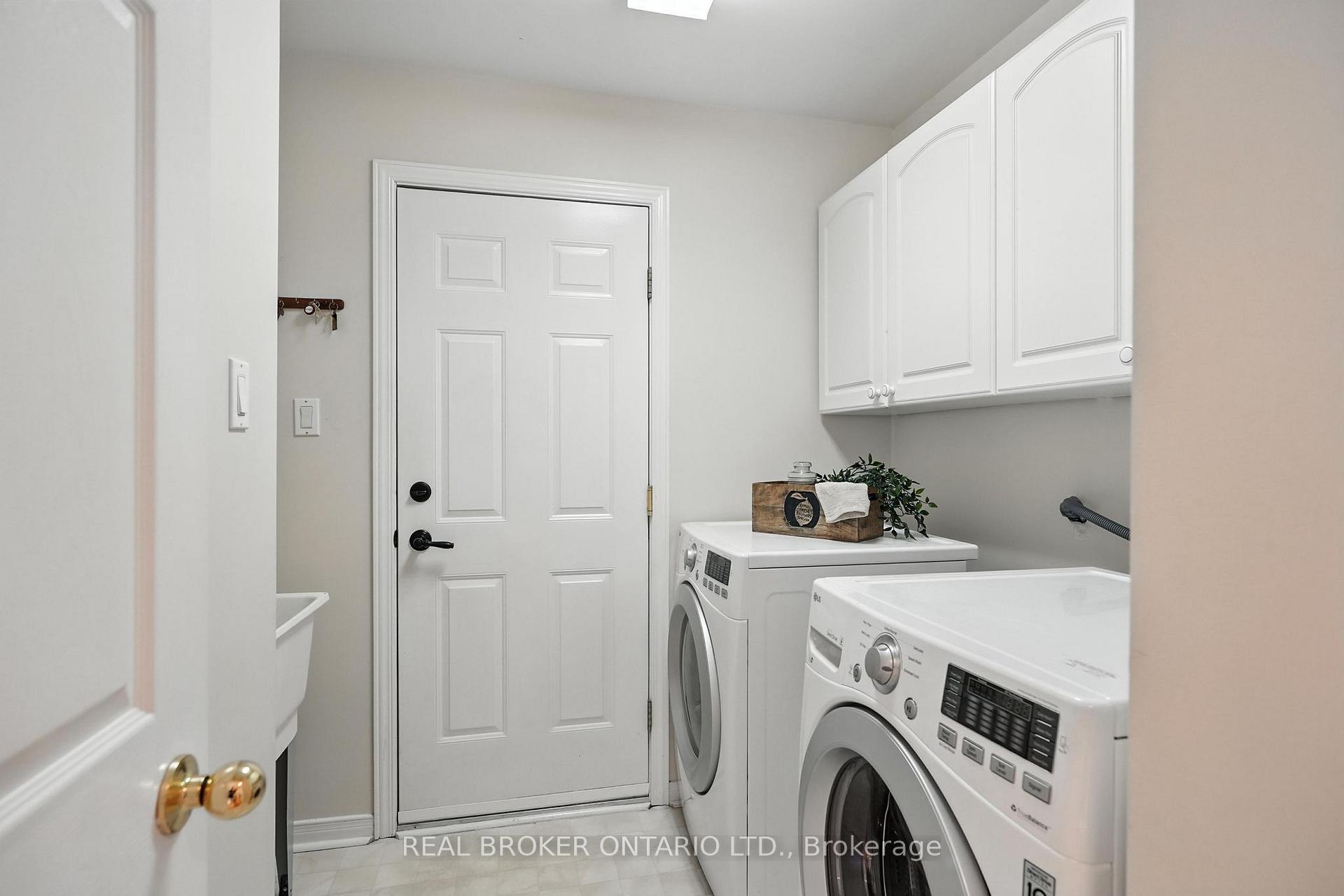 Photo 21 of 41 Emms Drive, Barrie, Holly — HOMEH