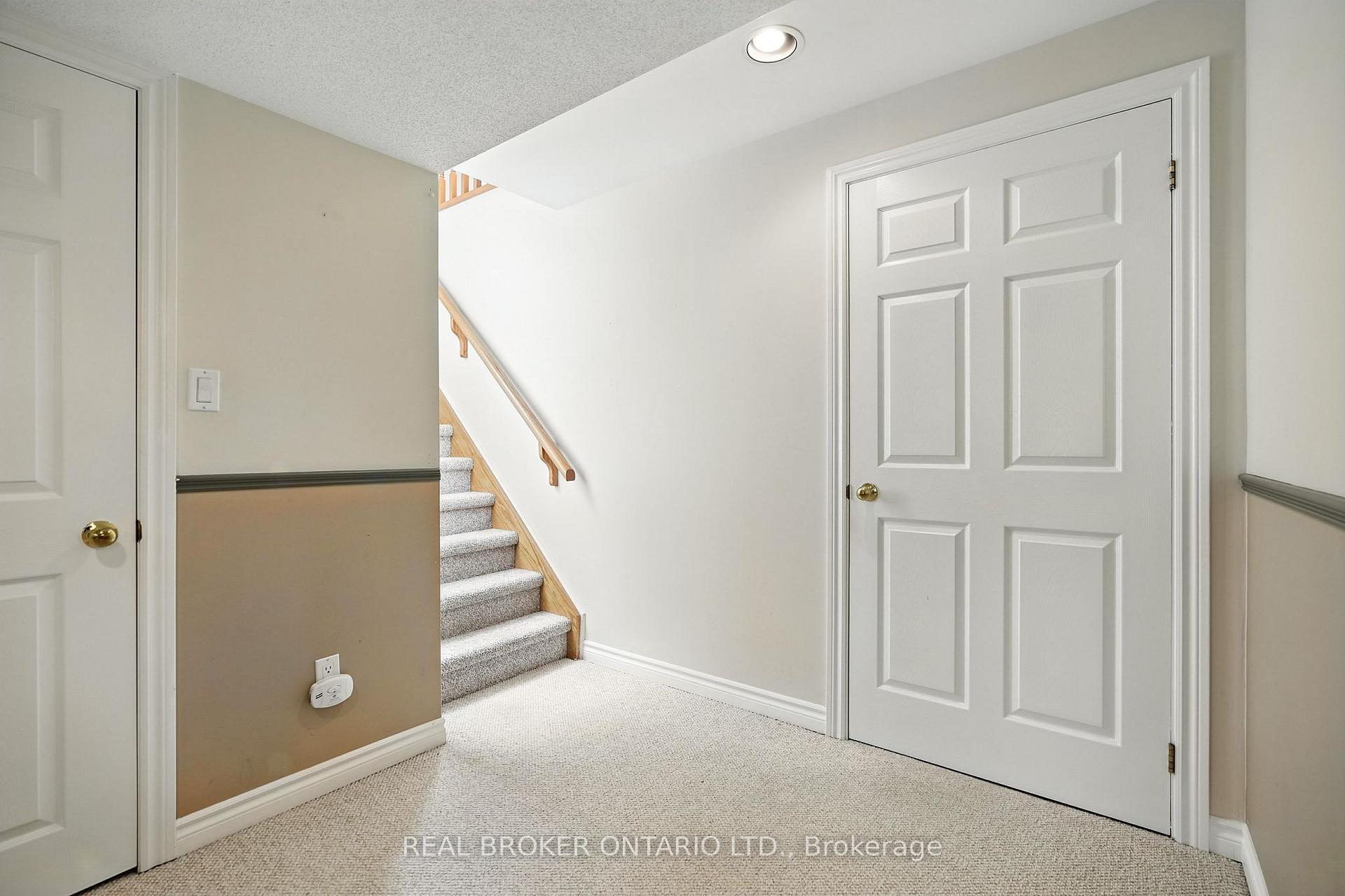 Photo 22 of 41 Emms Drive, Barrie, Holly — HOMEH