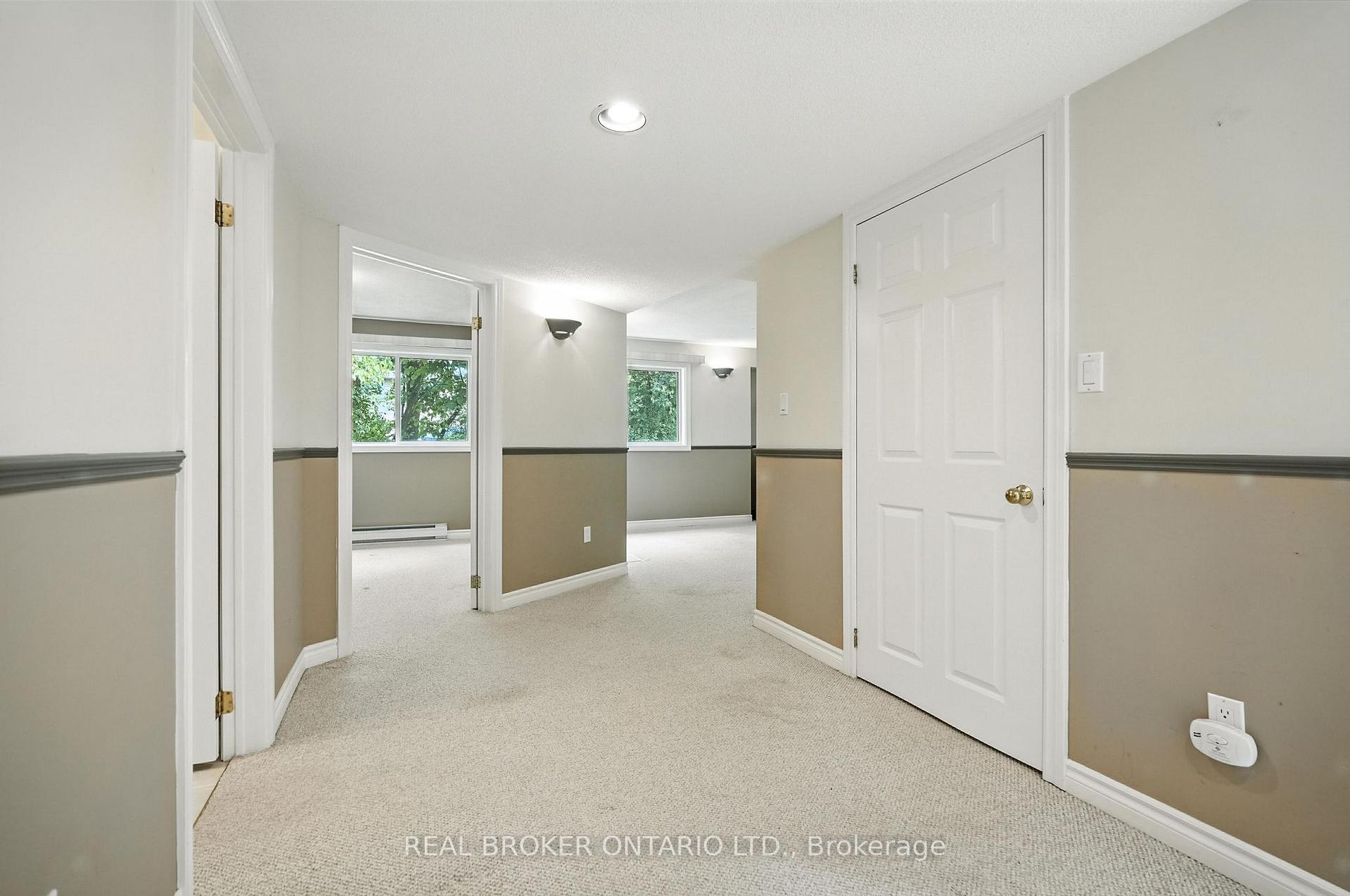 Photo 23 of 41 Emms Drive, Barrie, Holly — HOMEH