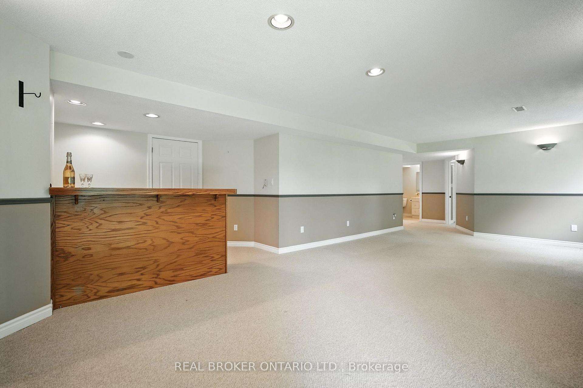 Photo 25 of 41 Emms Drive, Barrie, Holly — HOMEH