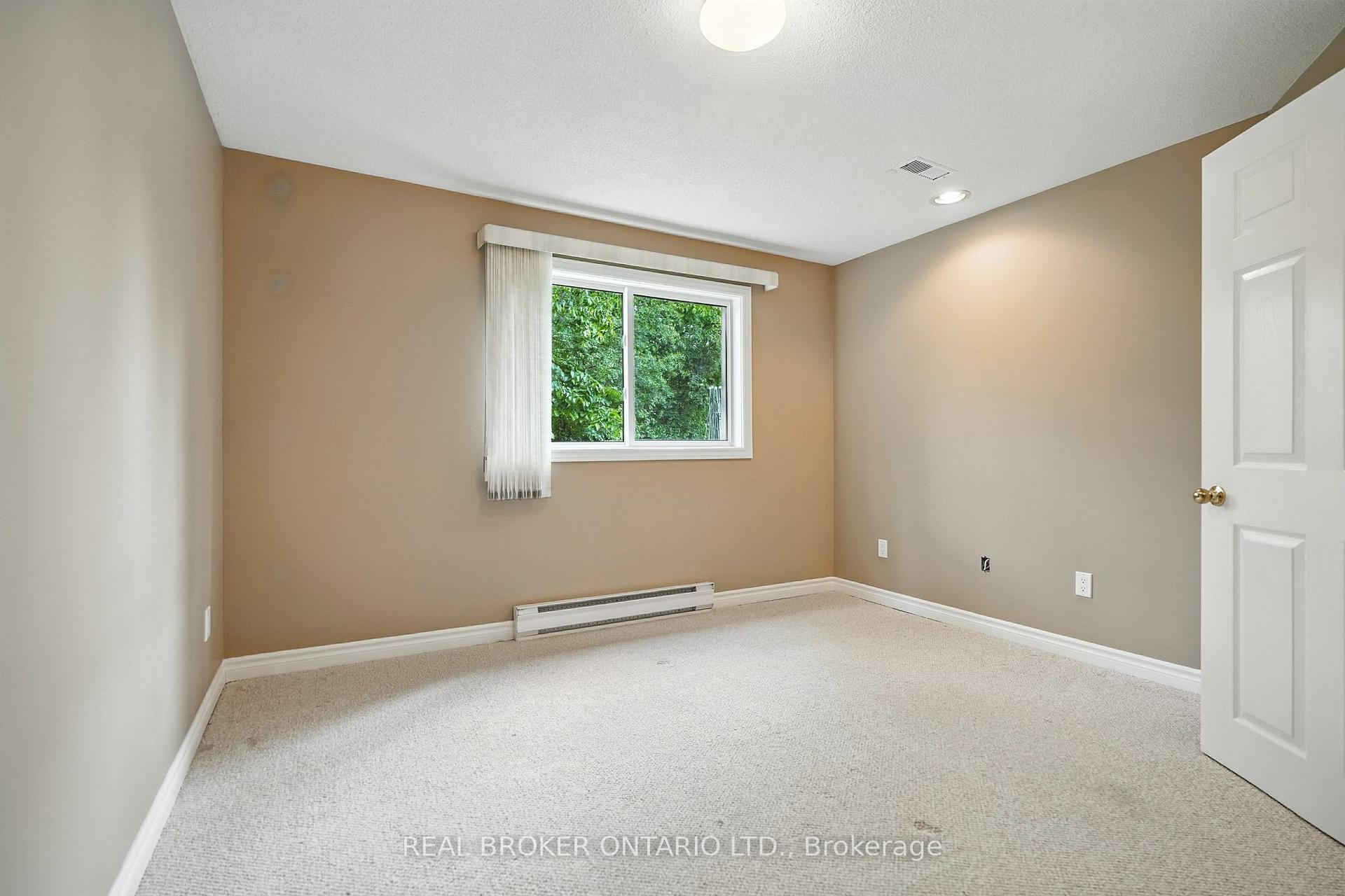 Photo 26 of 41 Emms Drive, Barrie, Holly — HOMEH