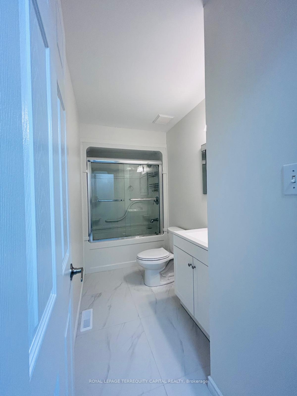 Photo 7 of Unit Upper, 43 Mapleton Avenue, Barrie, Holly — HOMEH