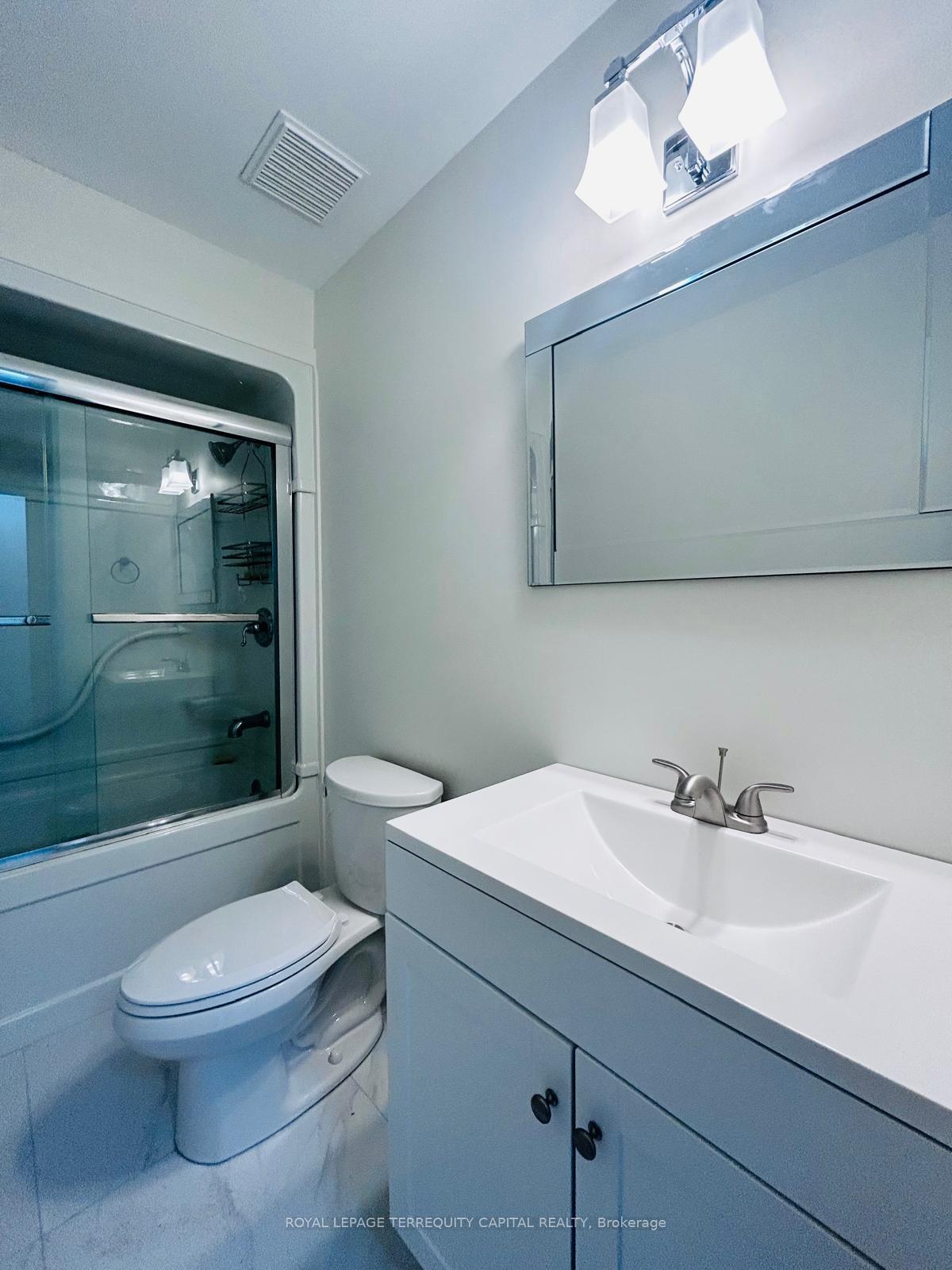 Photo 8 of Unit Upper, 43 Mapleton Avenue, Barrie, Holly — HOMEH