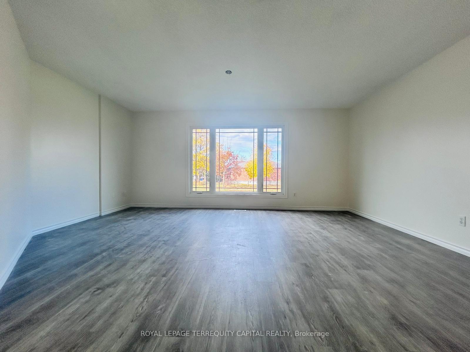 Photo 9 of Unit Upper, 43 Mapleton Avenue, Barrie, Holly — HOMEH