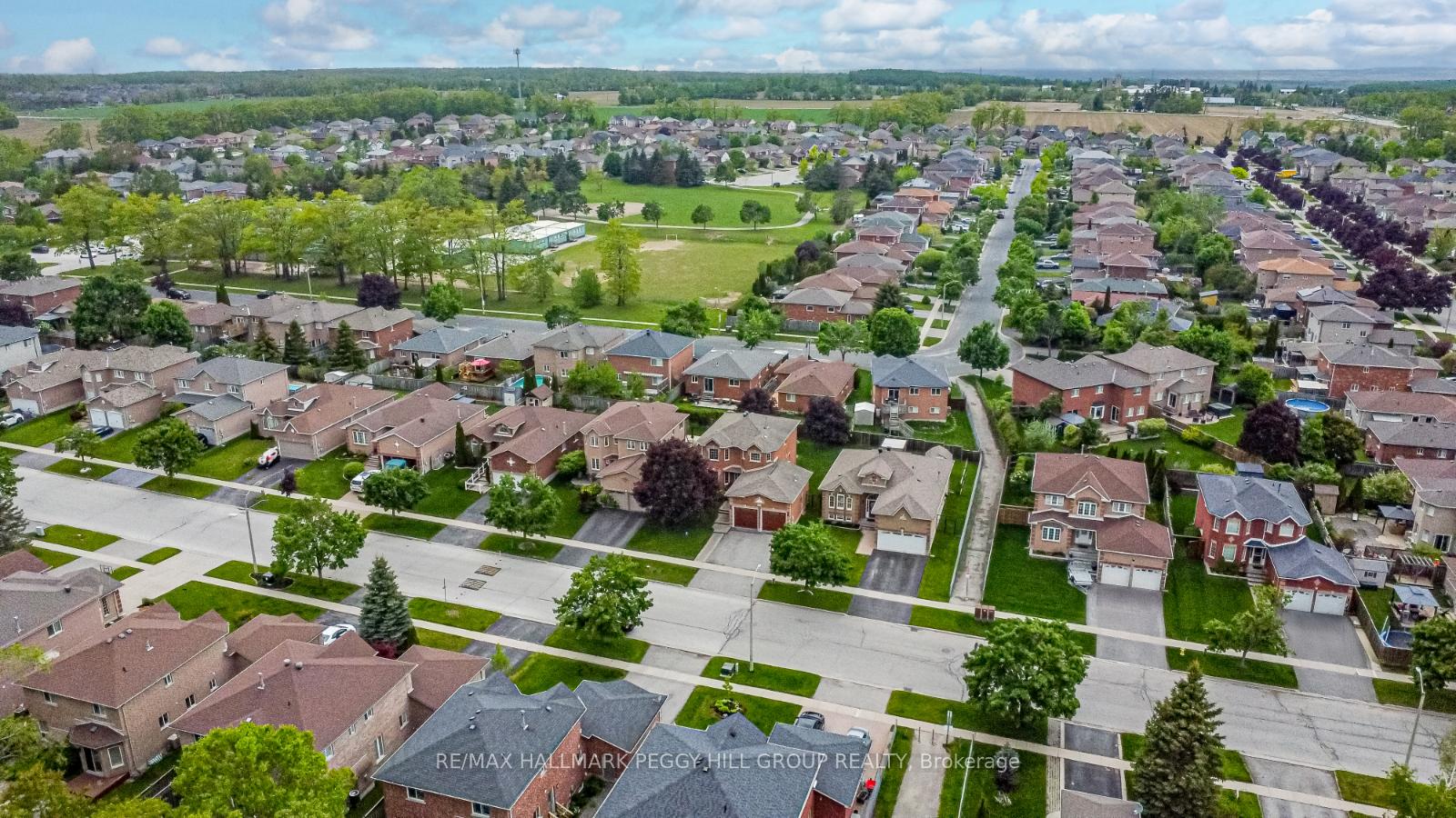 Photo 2 of 38 Benson Drive, Barrie, Northwest — HOMEH