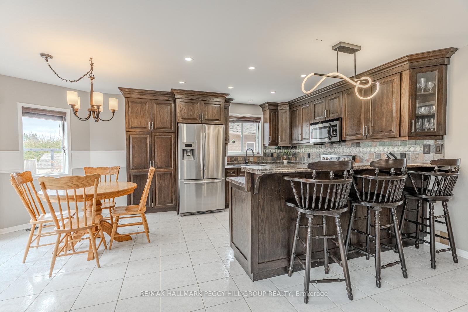 Photo 5 of 38 Benson Drive, Barrie, Northwest — HOMEH