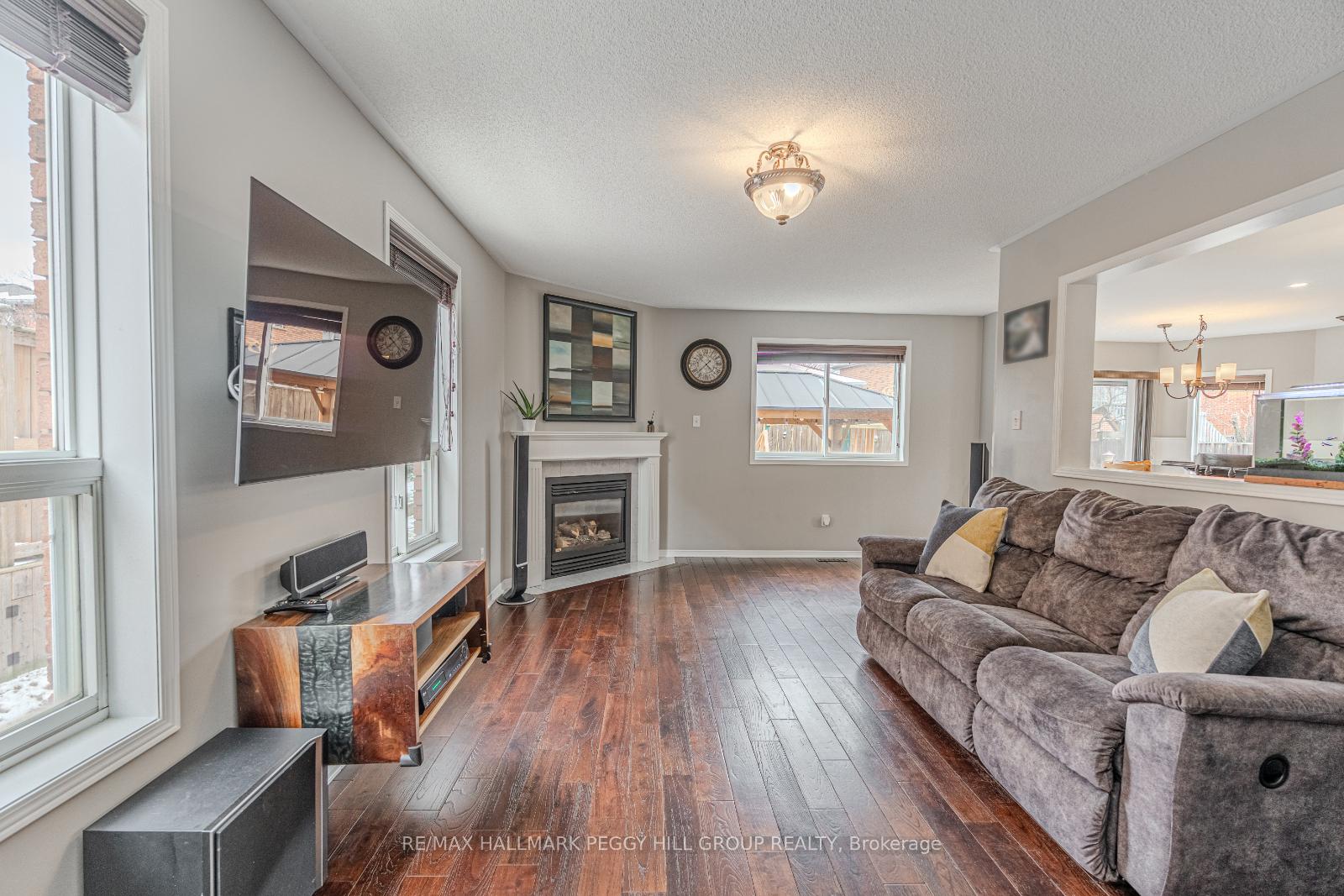 Photo 7 of 38 Benson Drive, Barrie, Northwest — HOMEH