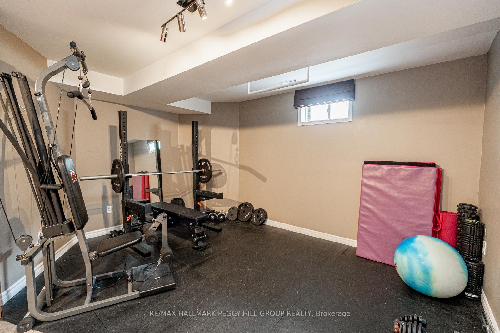 Photo 17 of 38 Benson Drive, Barrie, Northwest — HOMEH