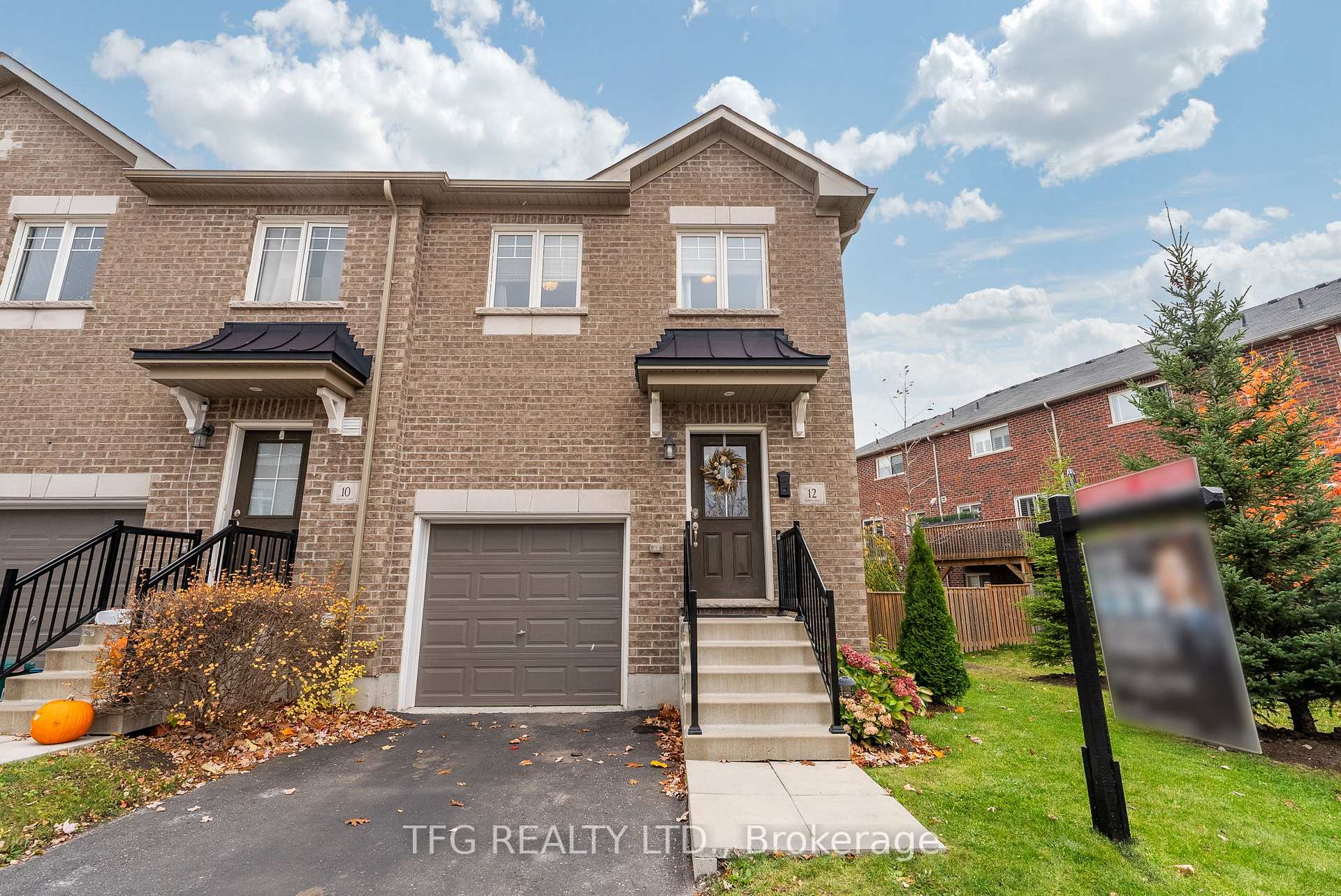 Photo 2 of 12 Ken Bromley Lane, Clarington, Bowmanville — HOMEH