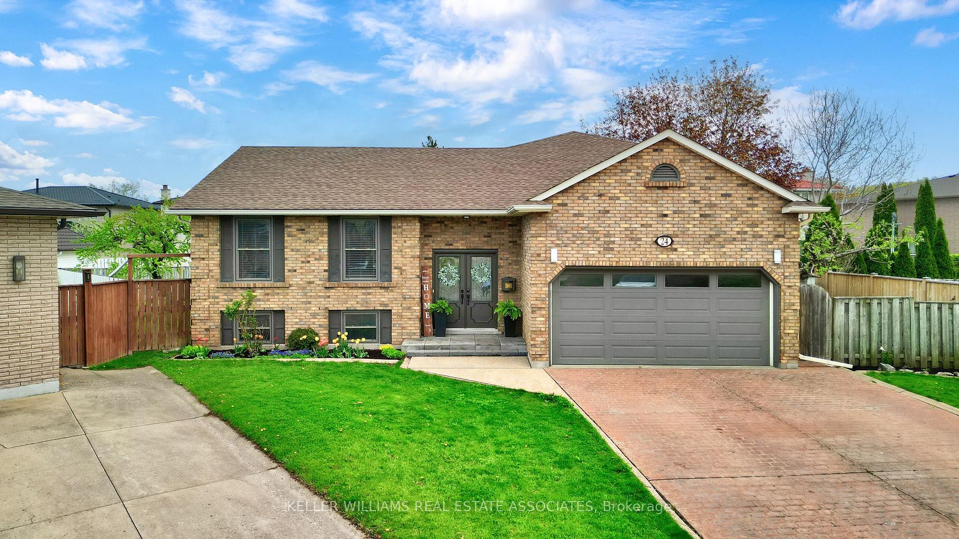 Photo 1 of 24 Farmingdale Crescent, Hamilton, Stoney Creek — HOMEH