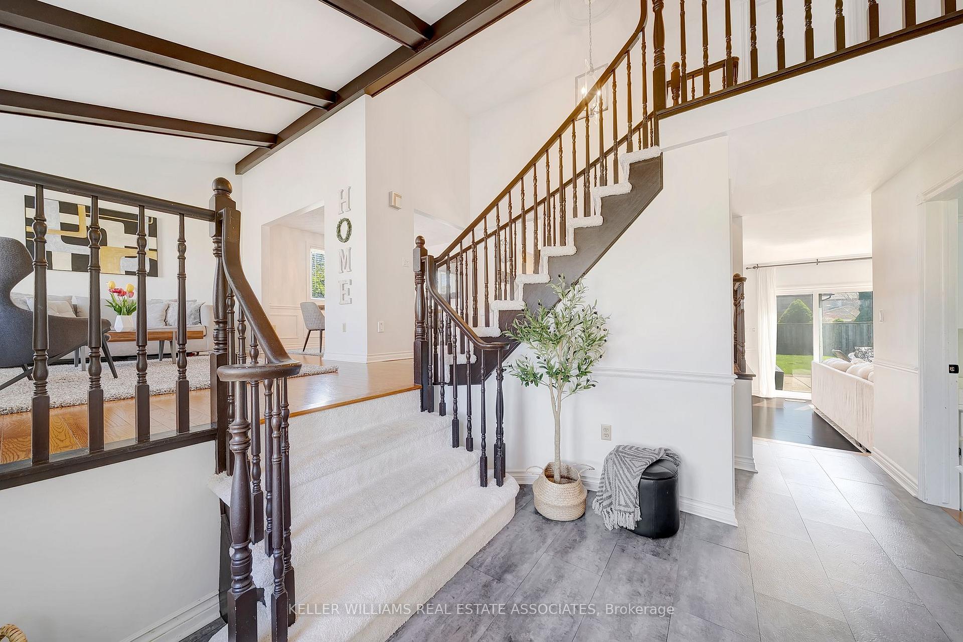 Photo 4 of 24 Farmingdale Crescent, Hamilton, Stoney Creek — HOMEH