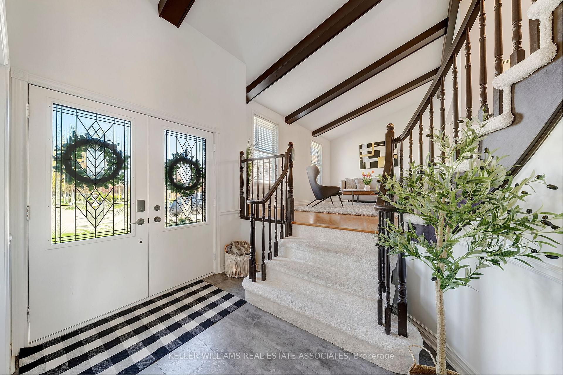 Photo 5 of 24 Farmingdale Crescent, Hamilton, Stoney Creek — HOMEH