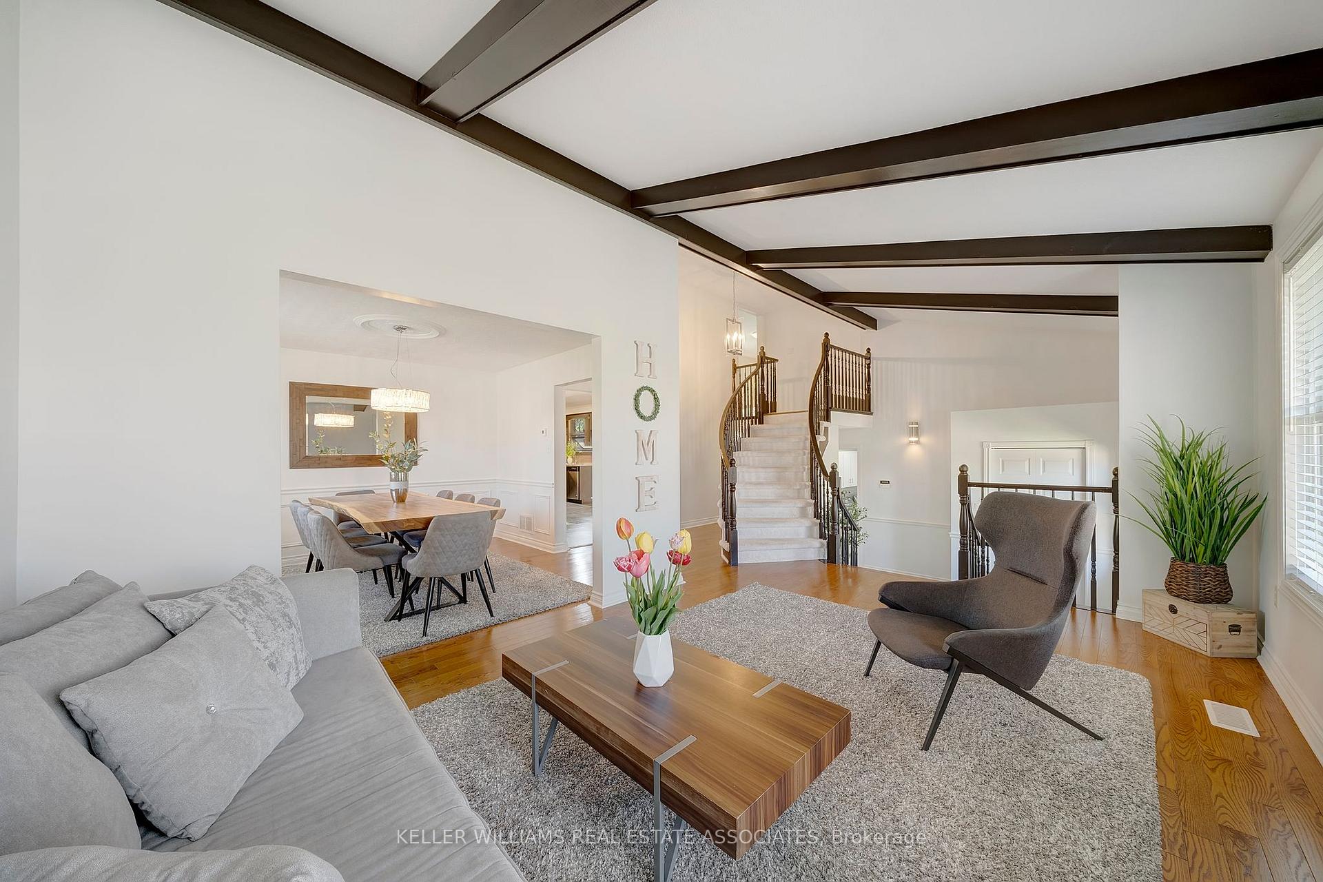 Photo 8 of 24 Farmingdale Crescent, Hamilton, Stoney Creek — HOMEH