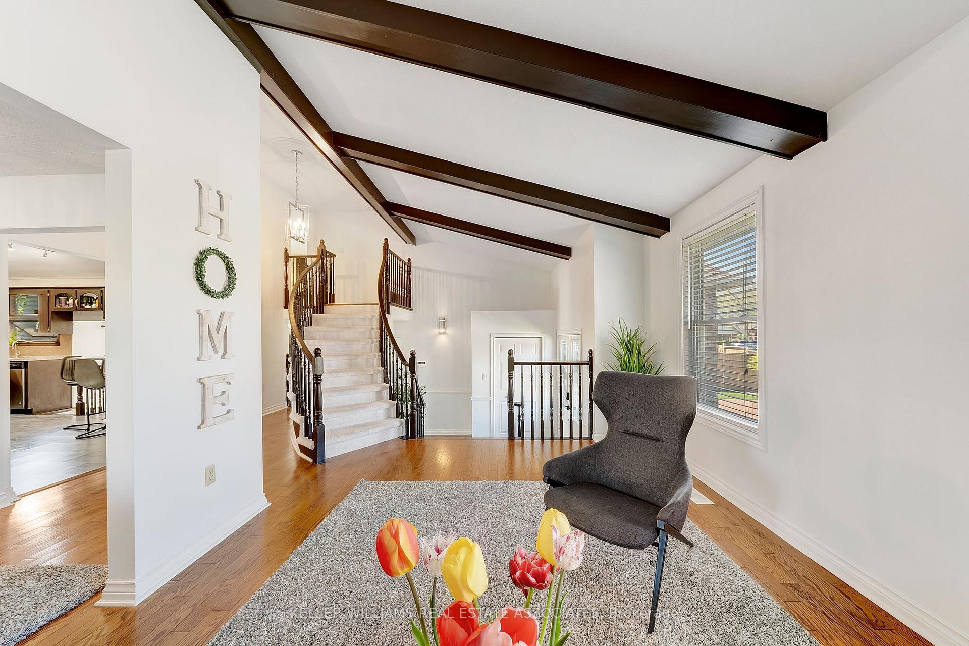 Photo 9 of 24 Farmingdale Crescent, Hamilton, Stoney Creek — HOMEH