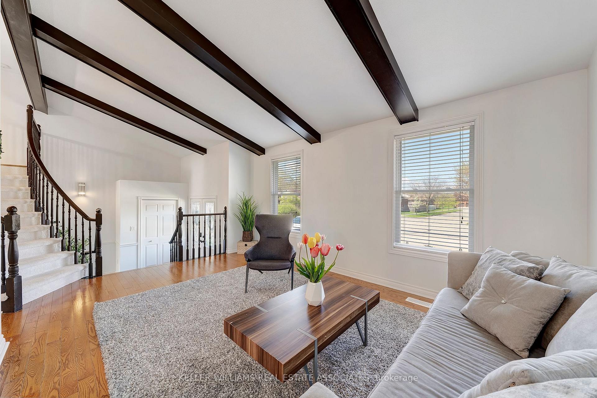 Photo 10 of 24 Farmingdale Crescent, Hamilton, Stoney Creek — HOMEH