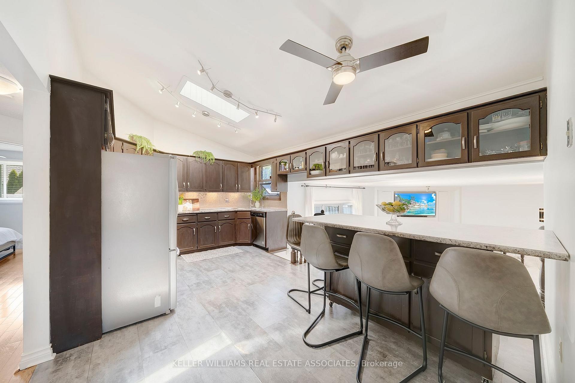Photo 13 of 24 Farmingdale Crescent, Hamilton, Stoney Creek — HOMEH