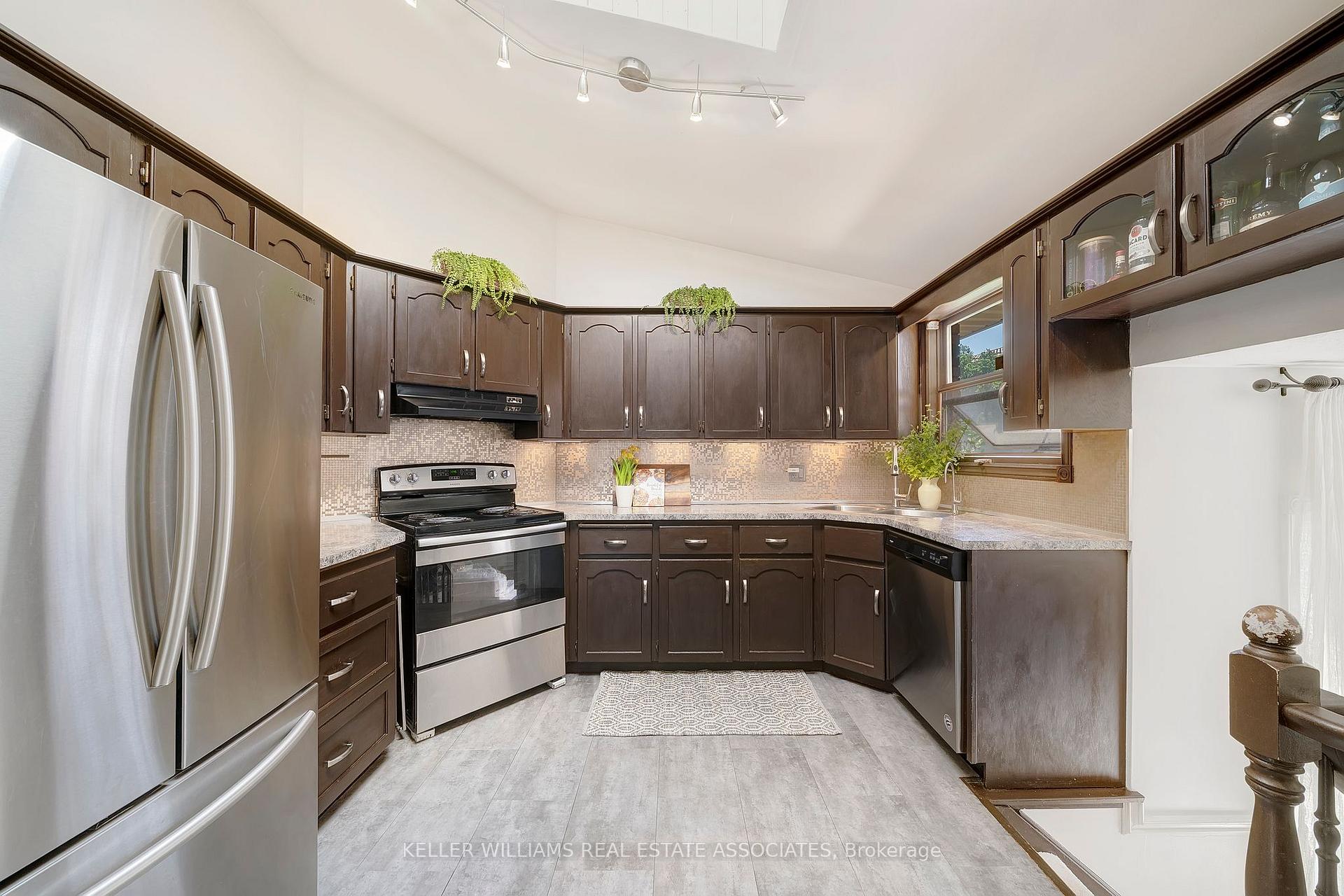 Photo 15 of 24 Farmingdale Crescent, Hamilton, Stoney Creek — HOMEH