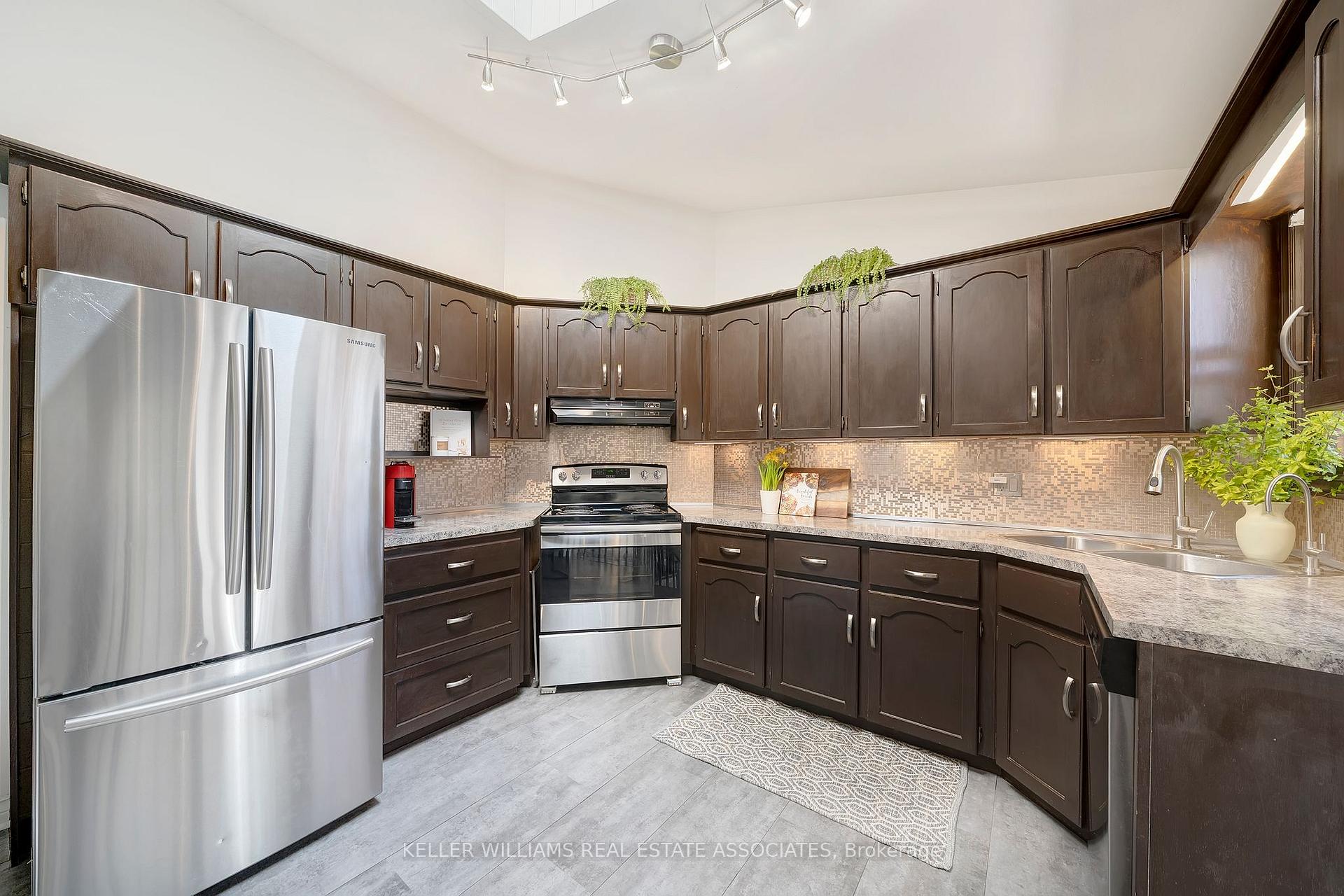 Photo 16 of 24 Farmingdale Crescent, Hamilton, Stoney Creek — HOMEH