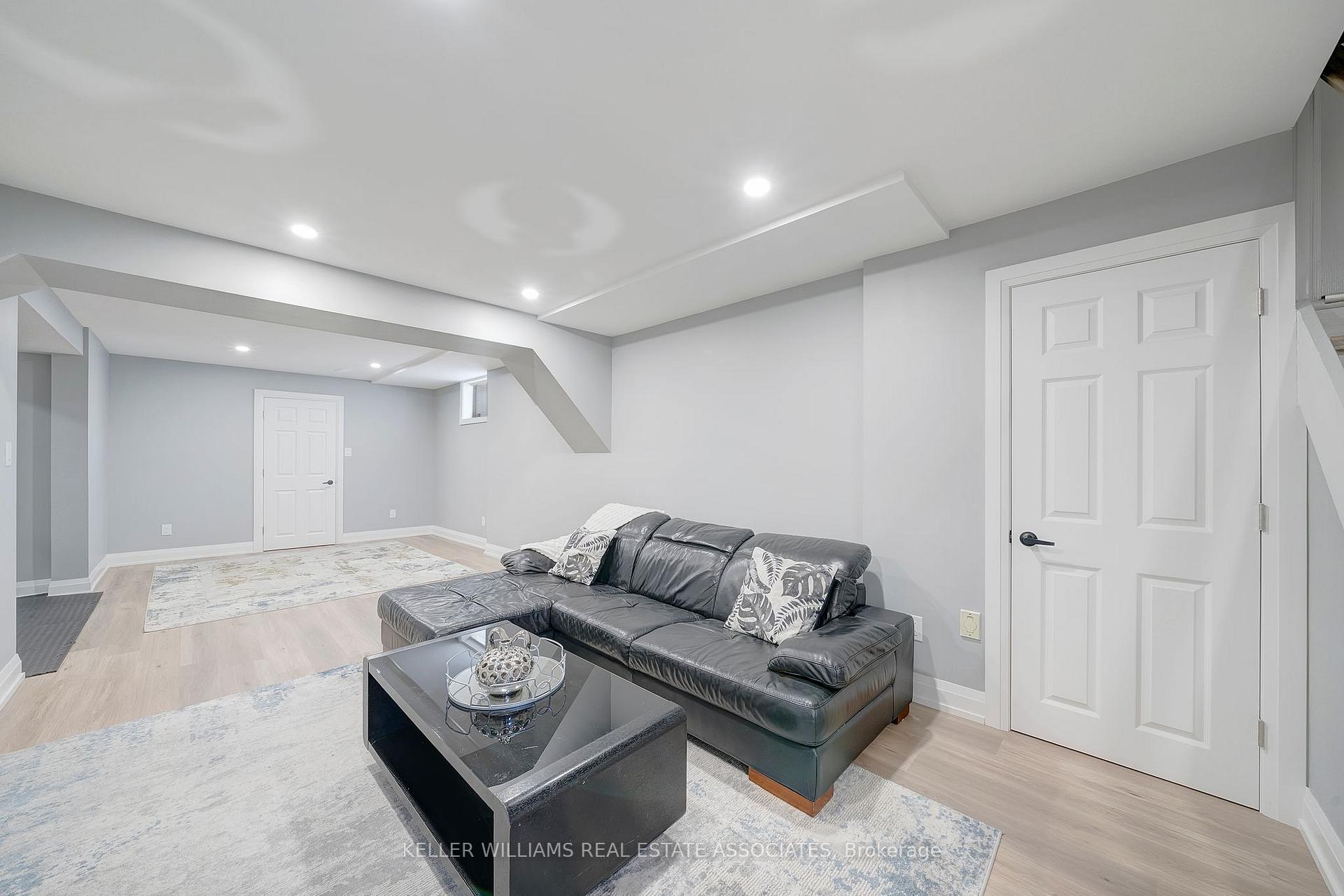 Photo 35 of 24 Farmingdale Crescent, Hamilton, Stoney Creek — HOMEH