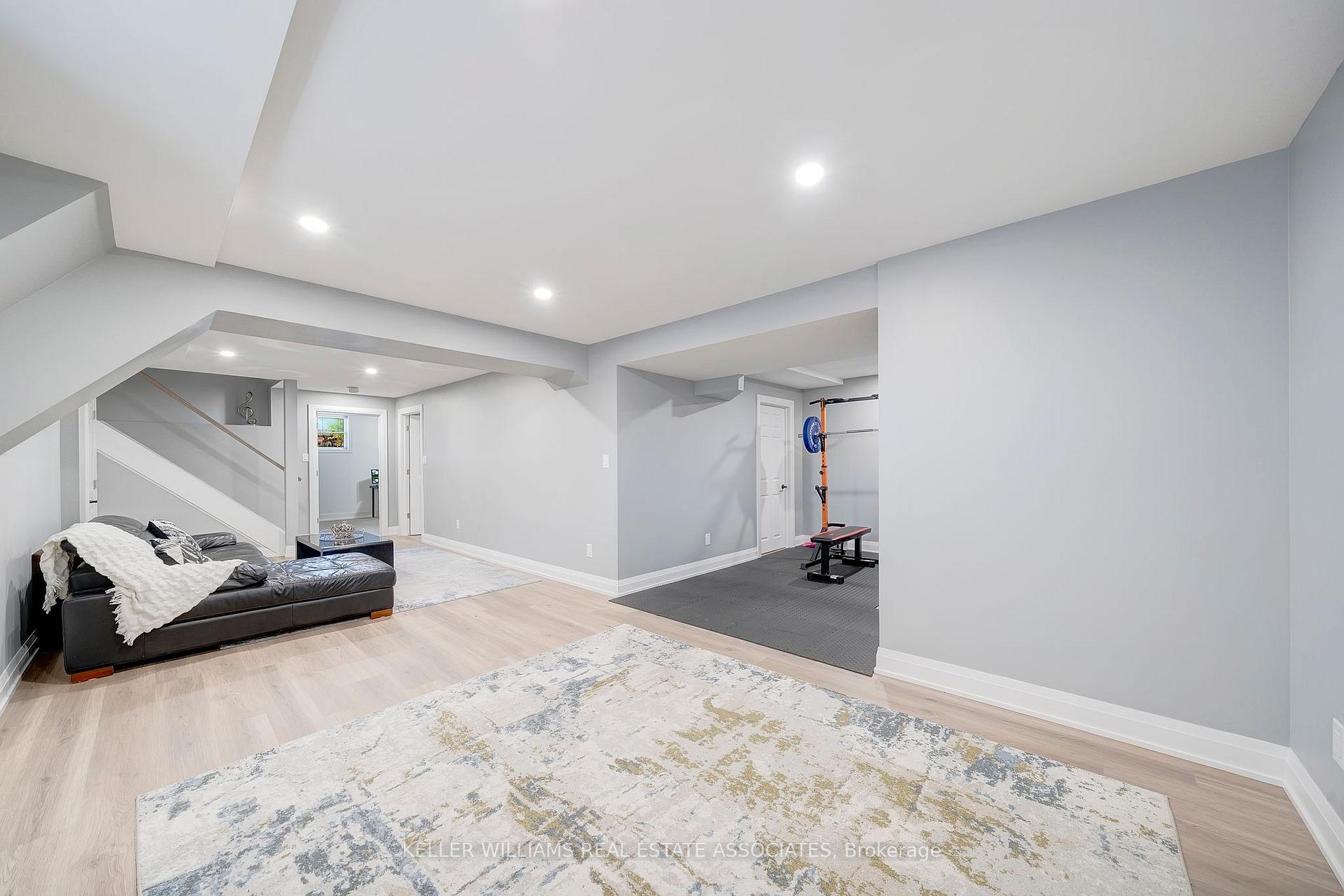 Photo 36 of 24 Farmingdale Crescent, Hamilton, Stoney Creek — HOMEH