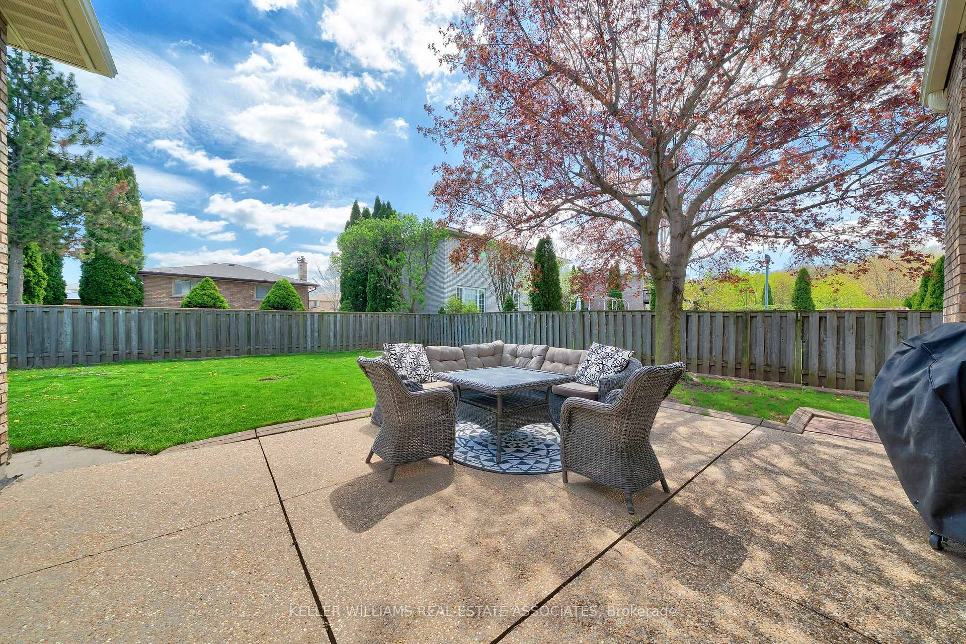 Photo 40 of 24 Farmingdale Crescent, Hamilton, Stoney Creek — HOMEH